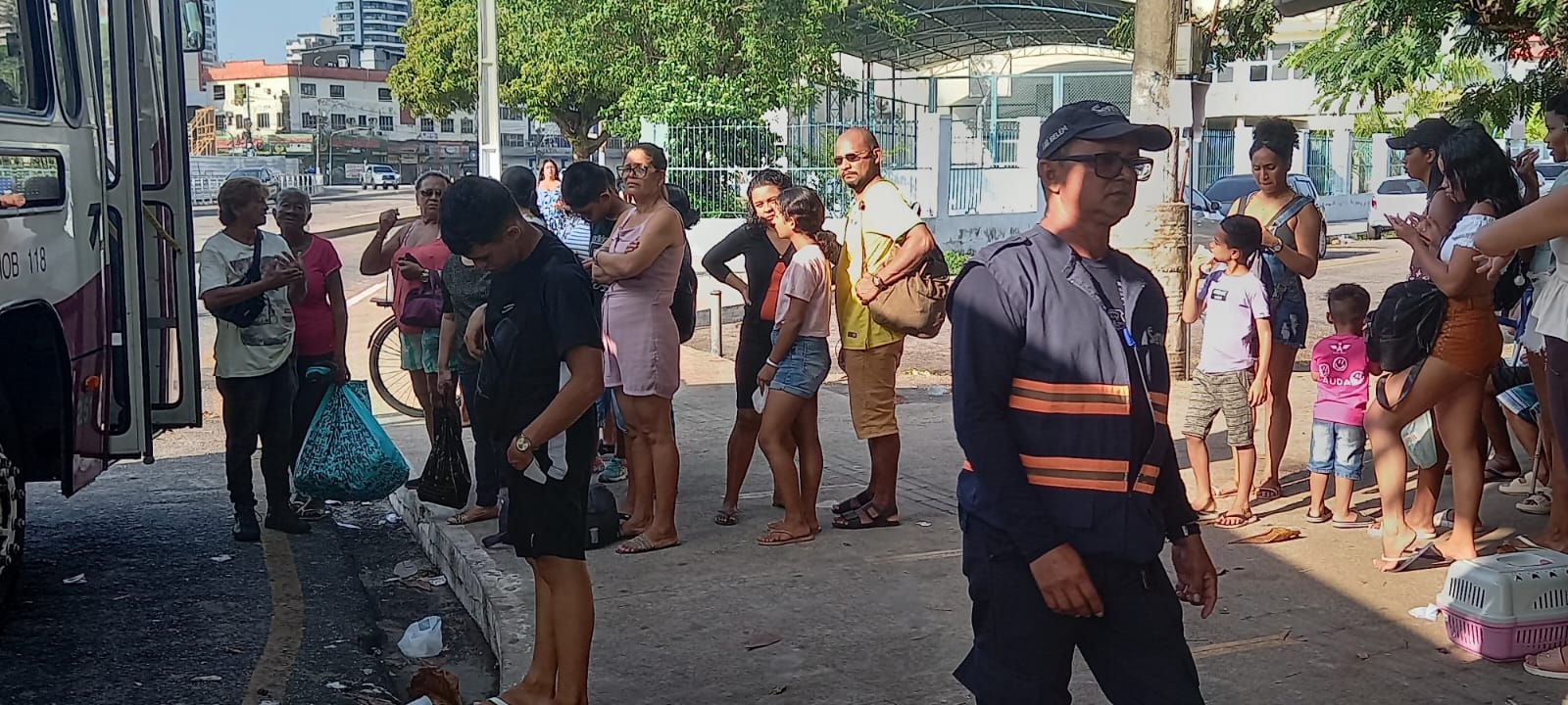 Feriado tem movimento tranquilo na saída para Mosqueiro, pelo terminal de linha em São Brás