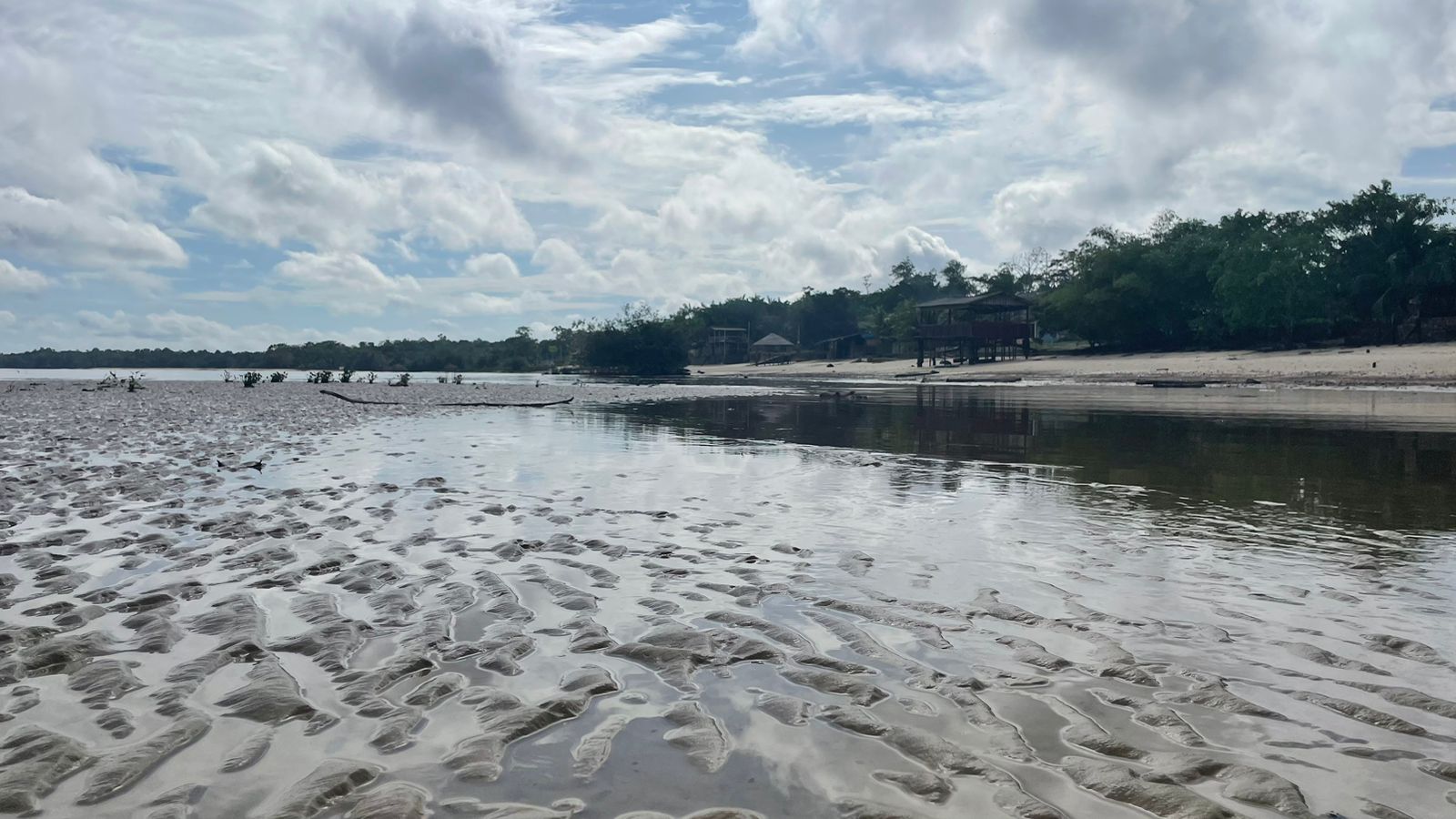 Chuvas fortes e maré alta deixam Belém em alerta na tarde desta terça-feira, 16