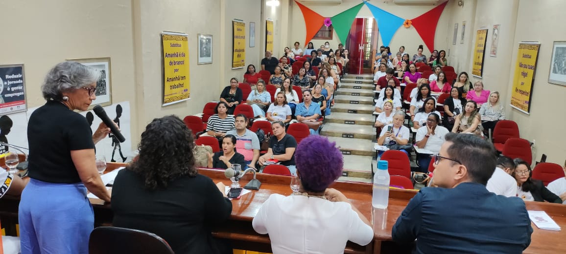Prefeitura realiza "Café Inclusivo" no distrito do Dagua sobre diversidade nas escolas