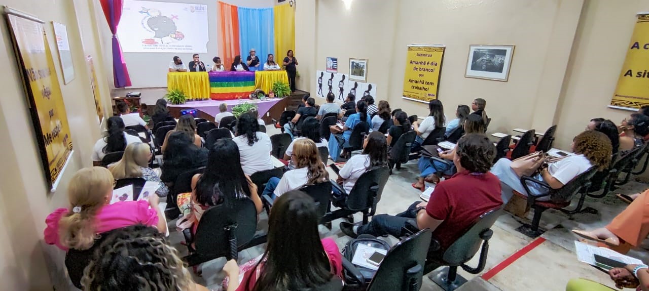 Prefeitura realiza "Café Inclusivo" no distrito do Dagua sobre diversidade nas escolas