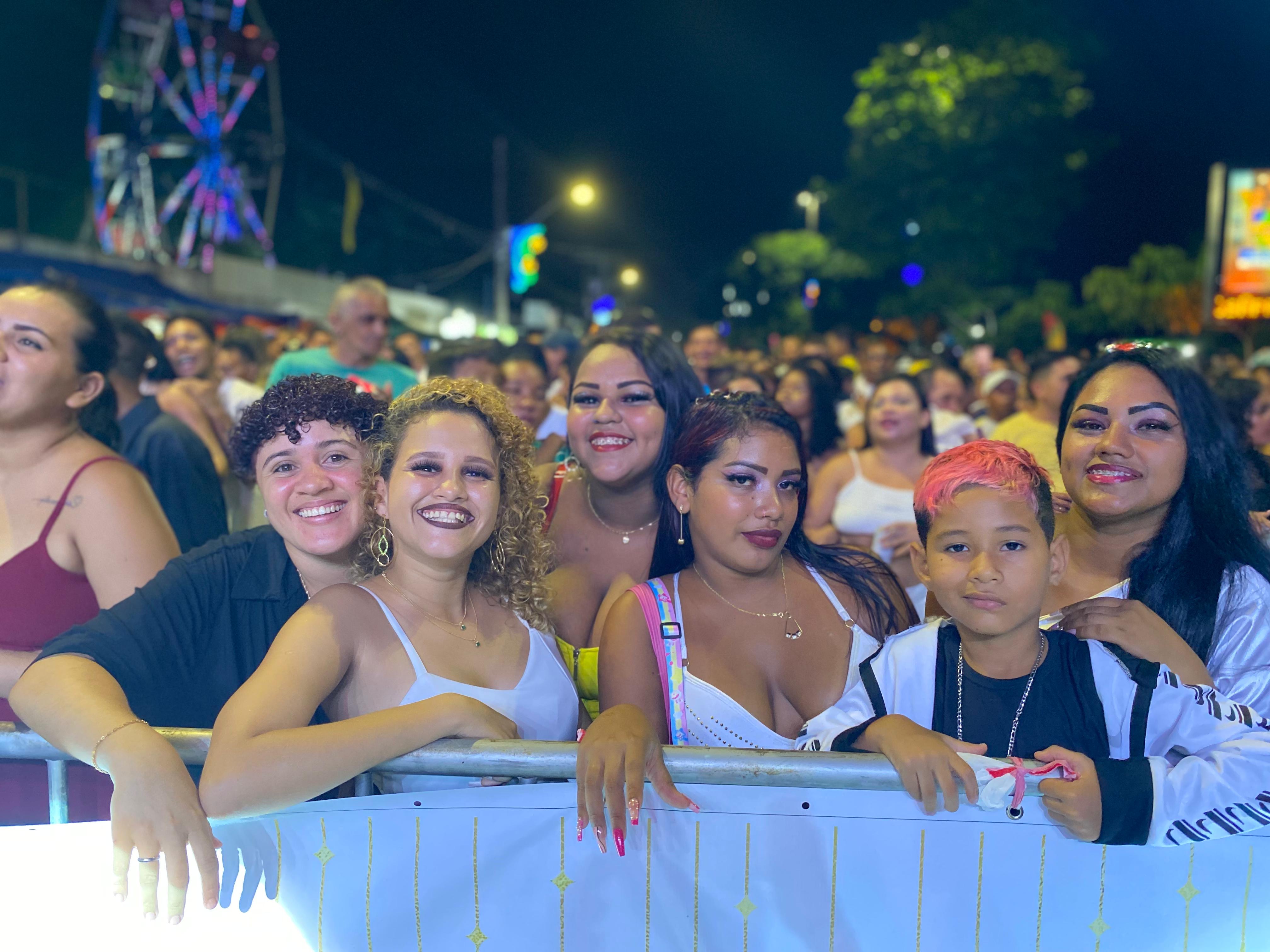Festa da Prefeitura na orla de Icoaraci atrai milhares de moradores e visitantes para chegada de 2024