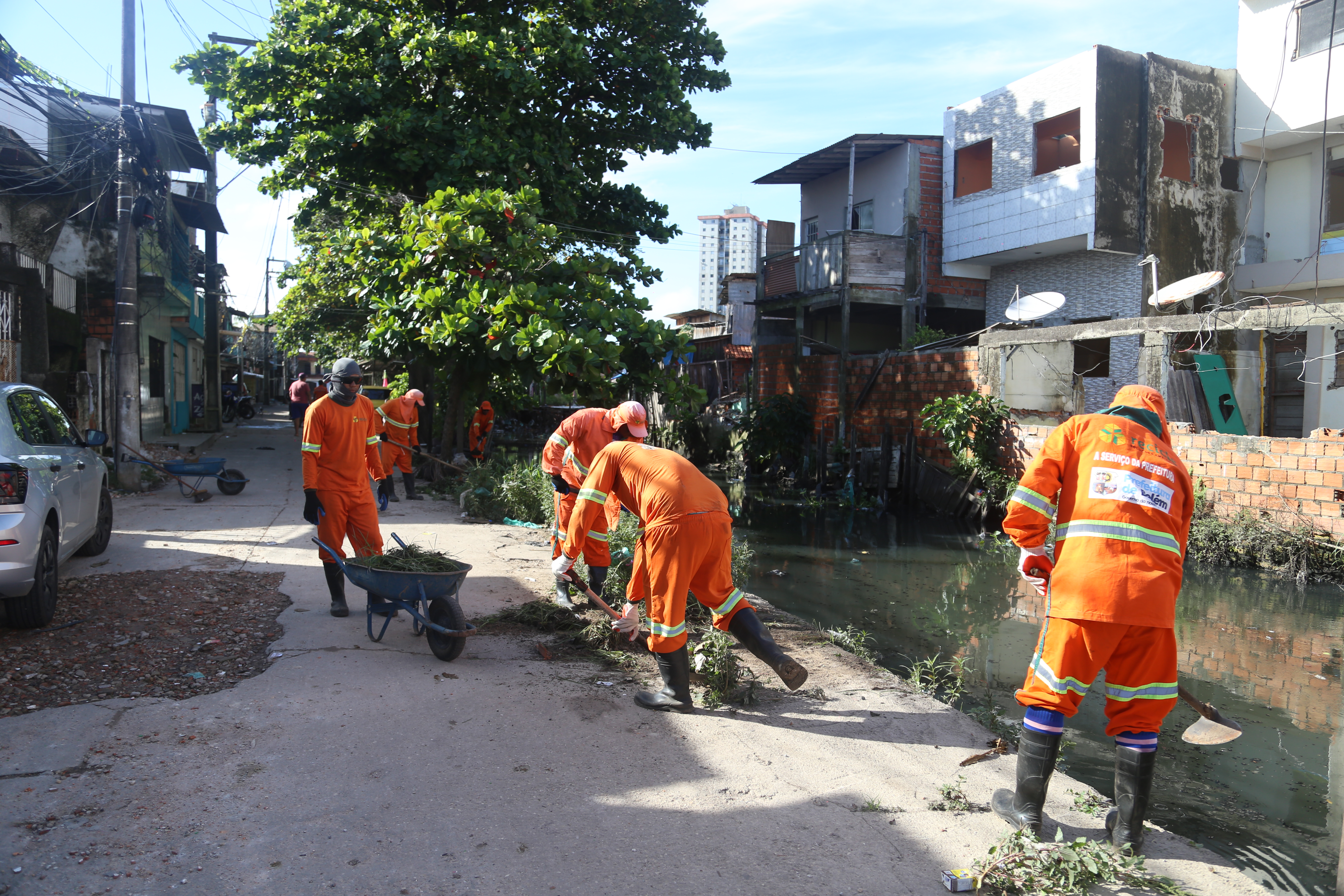 Canal da Generalíssimo Deodoro recebe obras e serviços de limpeza da Prefeitura de Belém