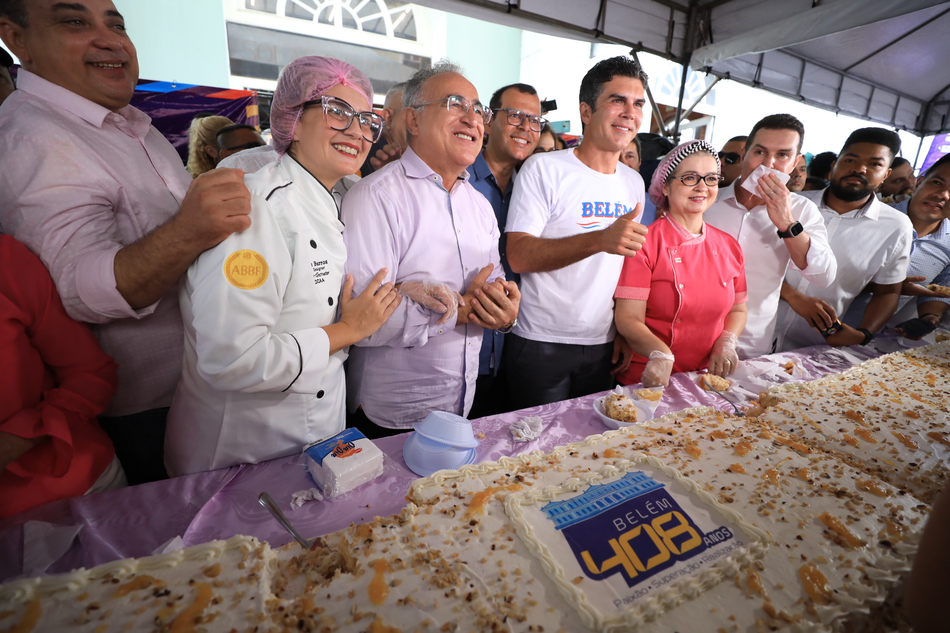 Bolo de aniversário de dez metros em homenagem aos 408 anos da capital paraense