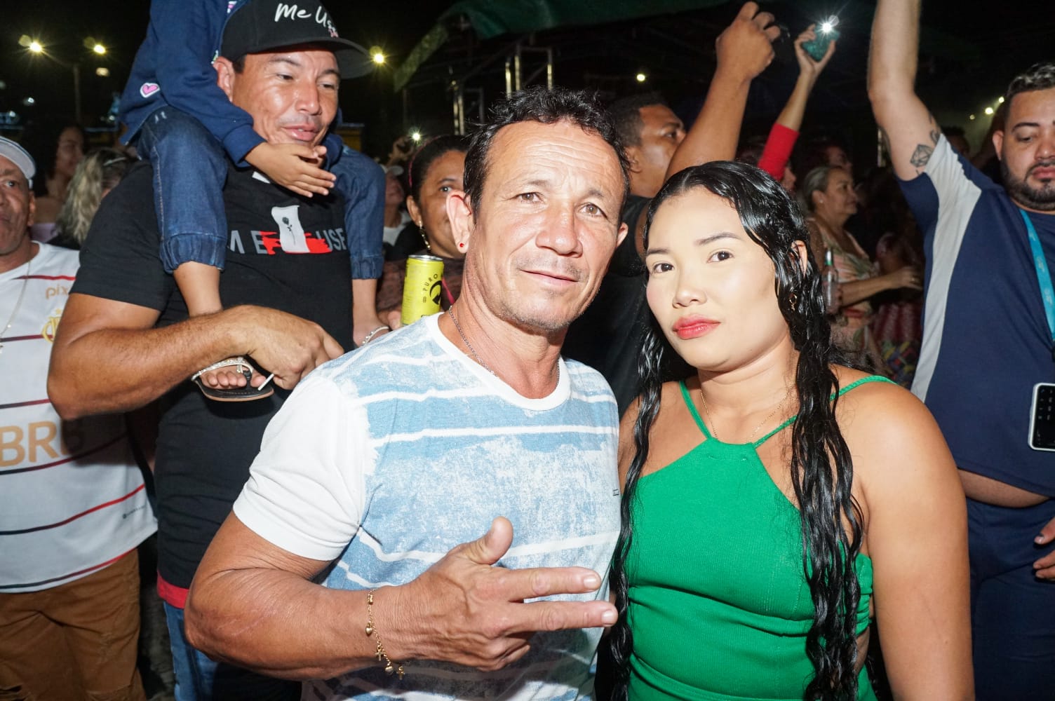 Multidão prestigia shows de Viviane Batidão e Crocodilo no encerramento do aniversário de Belém