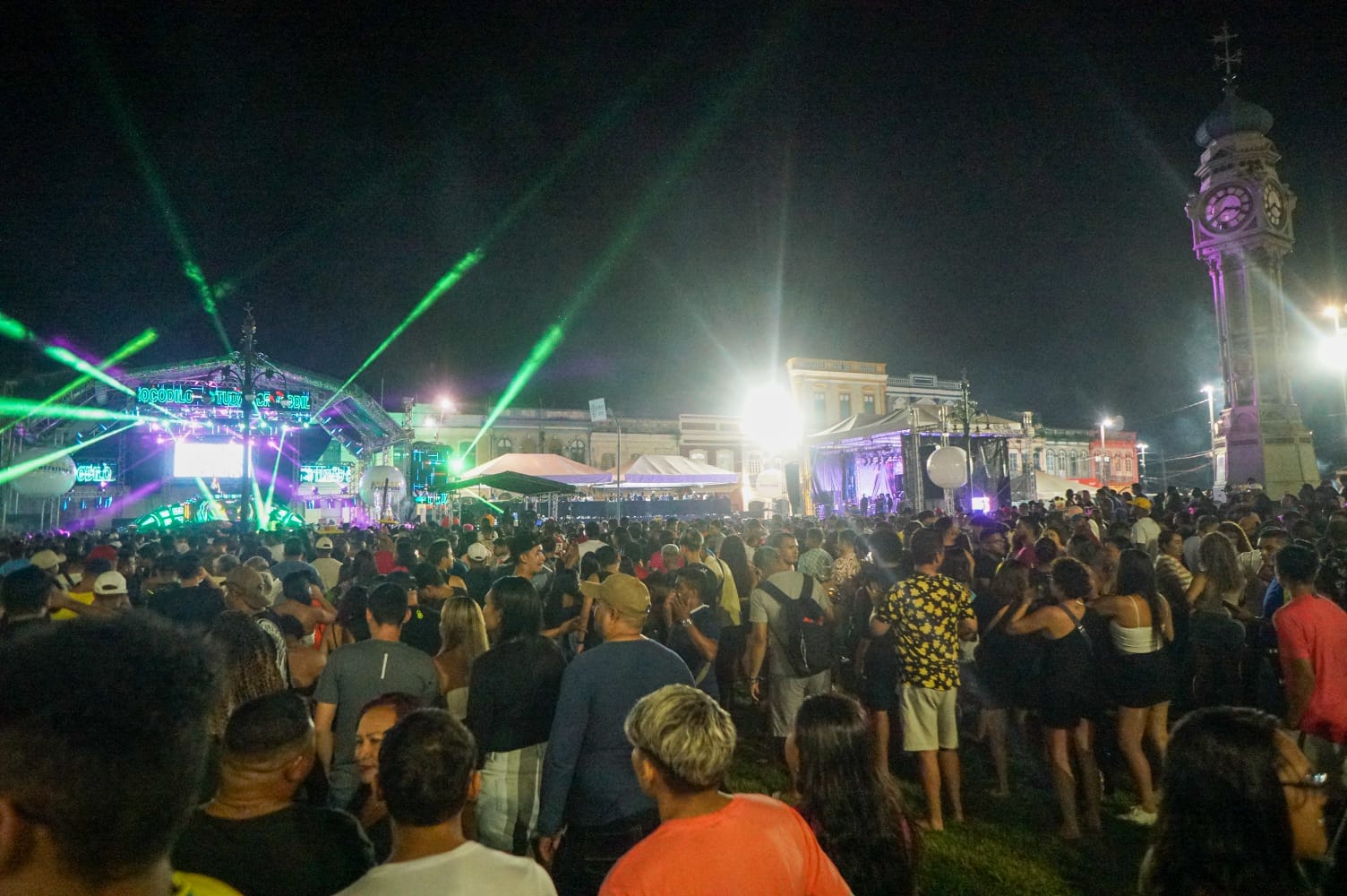 Multidão prestigia shows de Viviane Batidão e Crocodilo no encerramento do aniversário de Belém