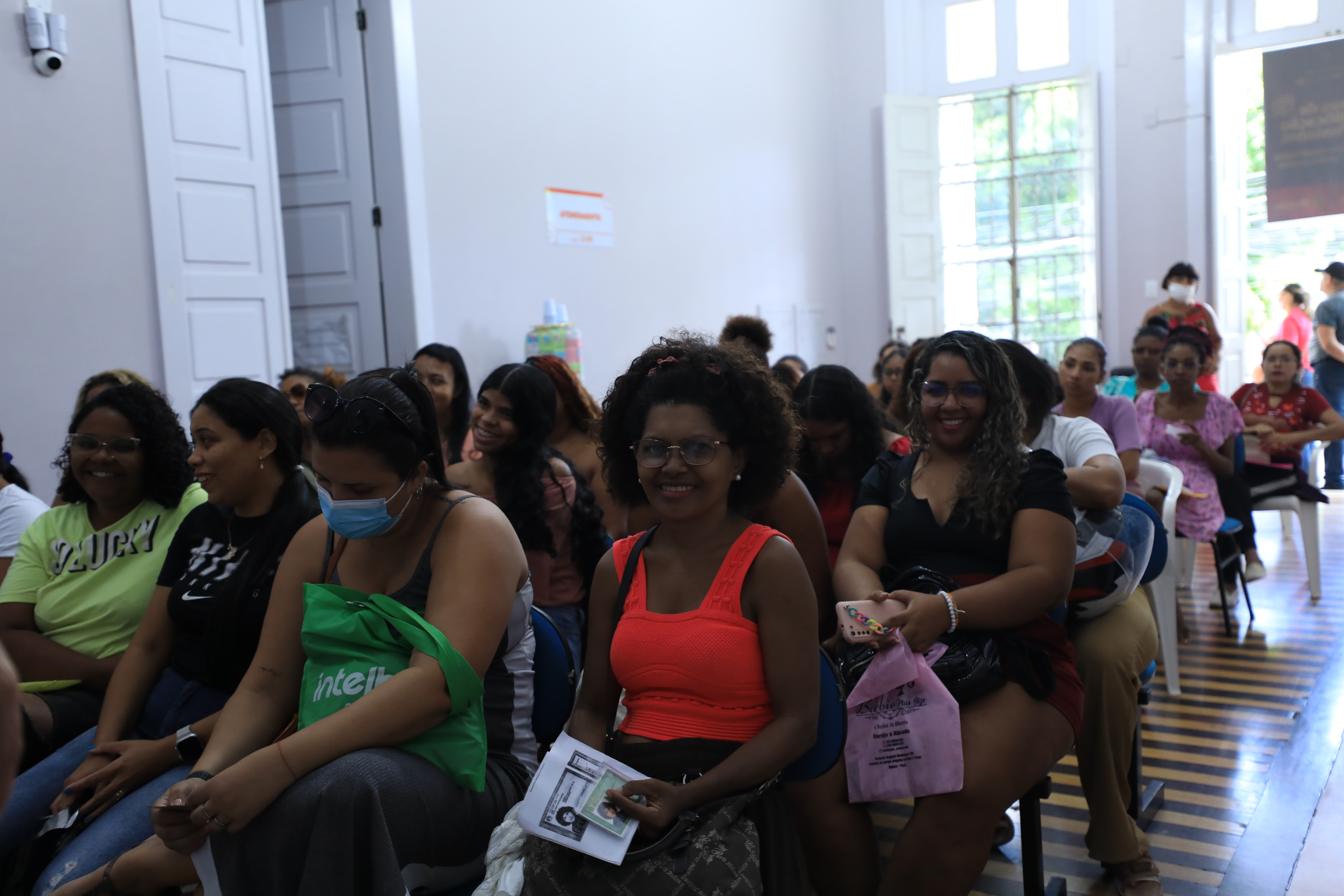 Muitas mulheres se inscrevem nos cursos gratuitos oferecidos pela Prefeitura de Belém