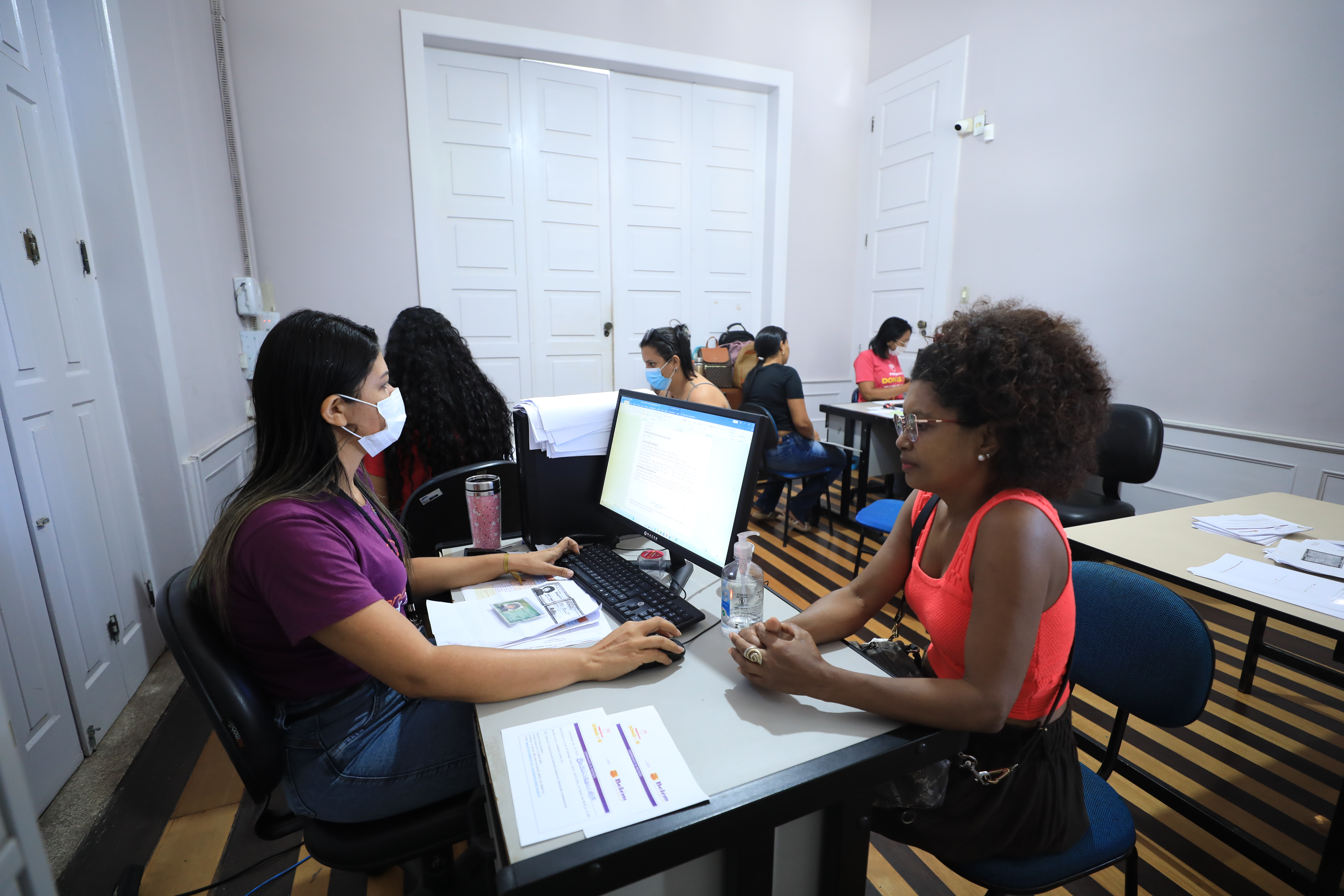 Muitas mulheres se inscrevem nos cursos gratuitos oferecidos pela Prefeitura de Belém