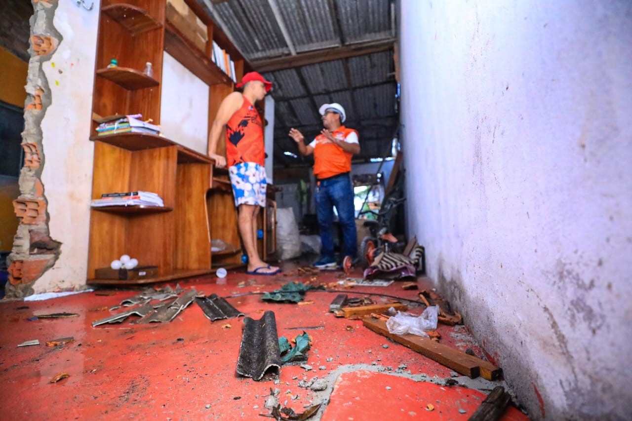 Prefeitura de Belém presta auxílio às famílias atingidas pelo vendaval desta terça-feira, 16