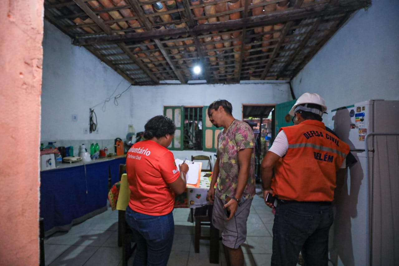 Prefeitura de Belém presta auxílio às famílias atingidas pelo vendaval desta terça-feira, 16