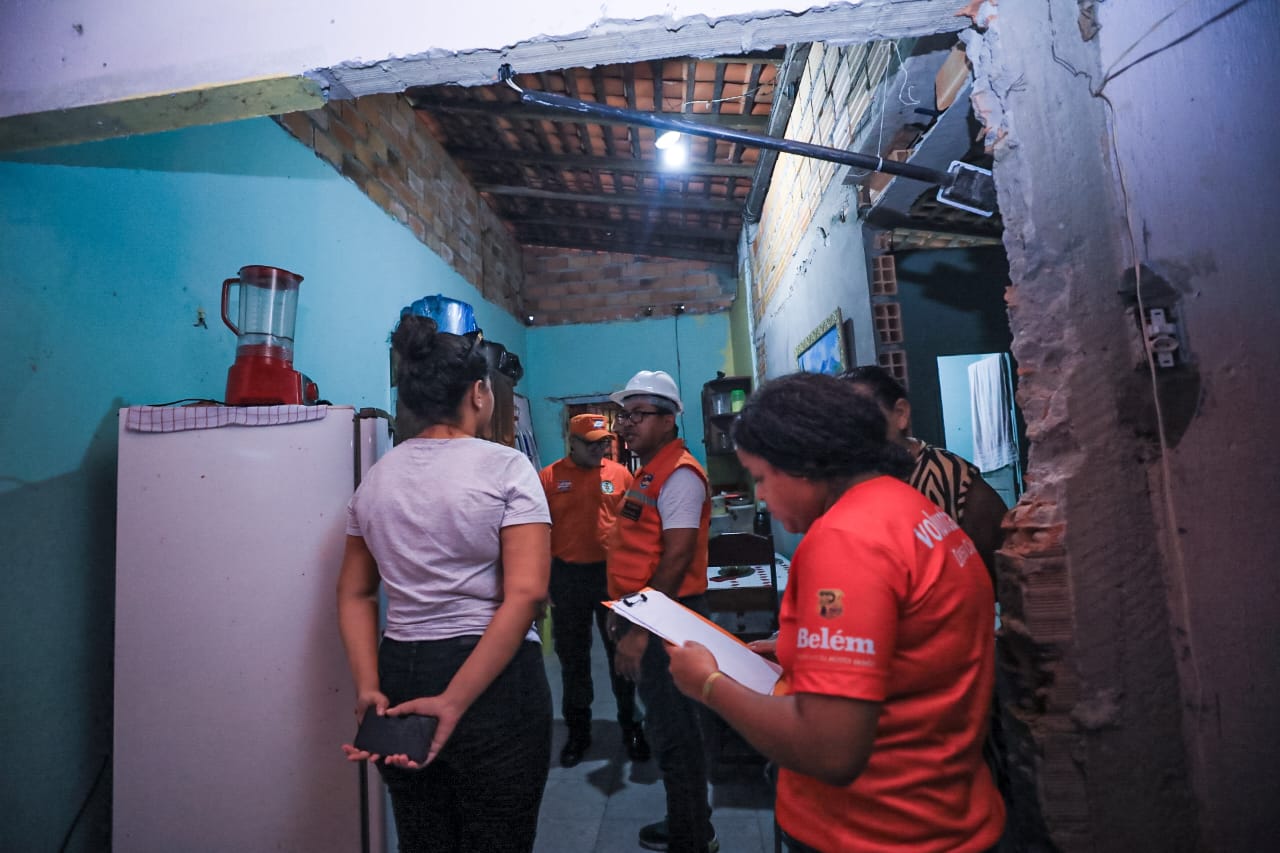 Prefeitura de Belém presta auxílio às famílias atingidas pelo vendaval desta terça-feira, 16