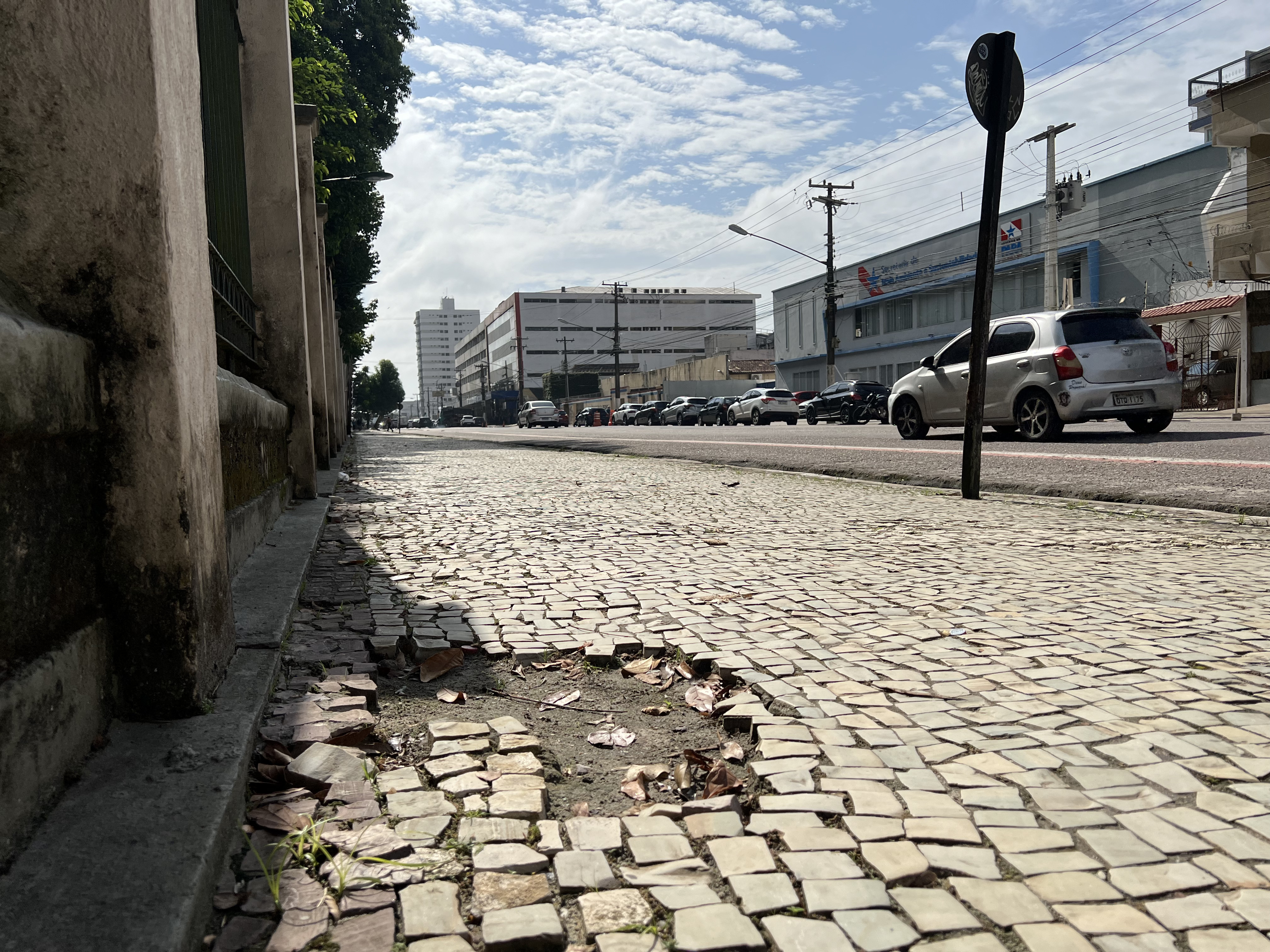 Prefeitura intensifica a revitalização de calçadas de pedra portuguesa em Belém