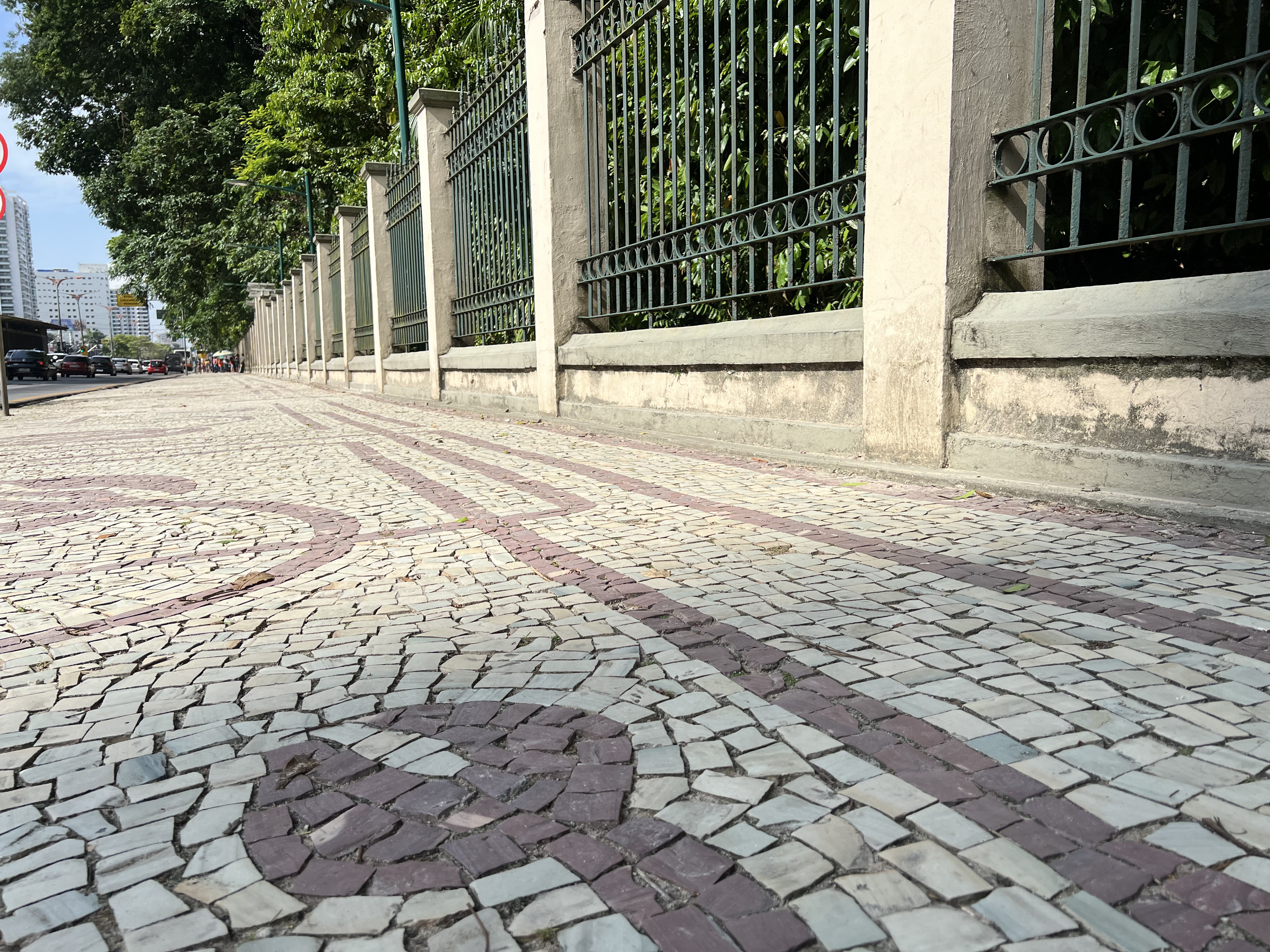Prefeitura intensifica a revitalização de calçadas de pedra portuguesa em Belém