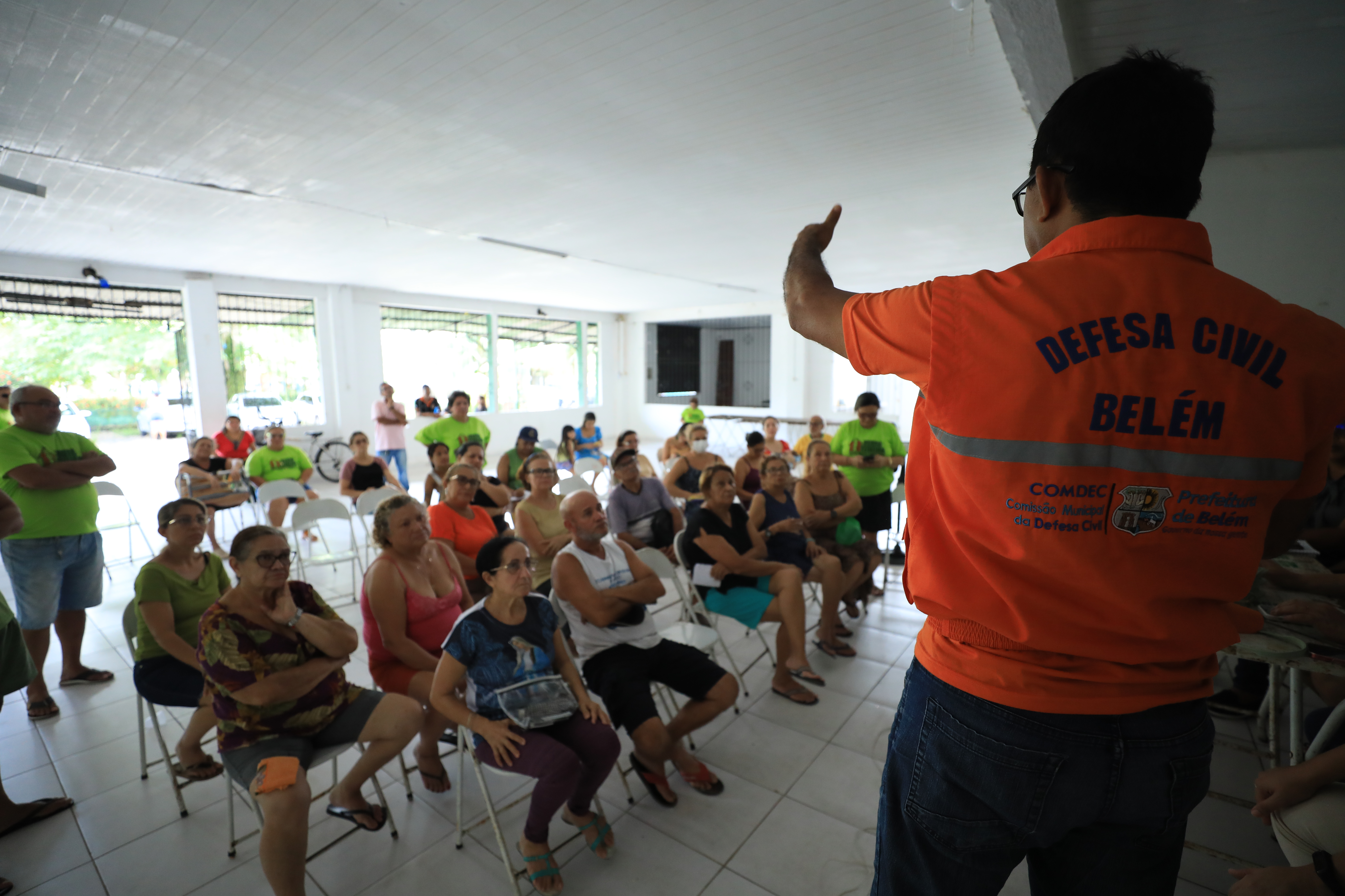 Órgãos da Prefeitura de Belém orientam moradores sobre acesso a auxílios pós-vendaval