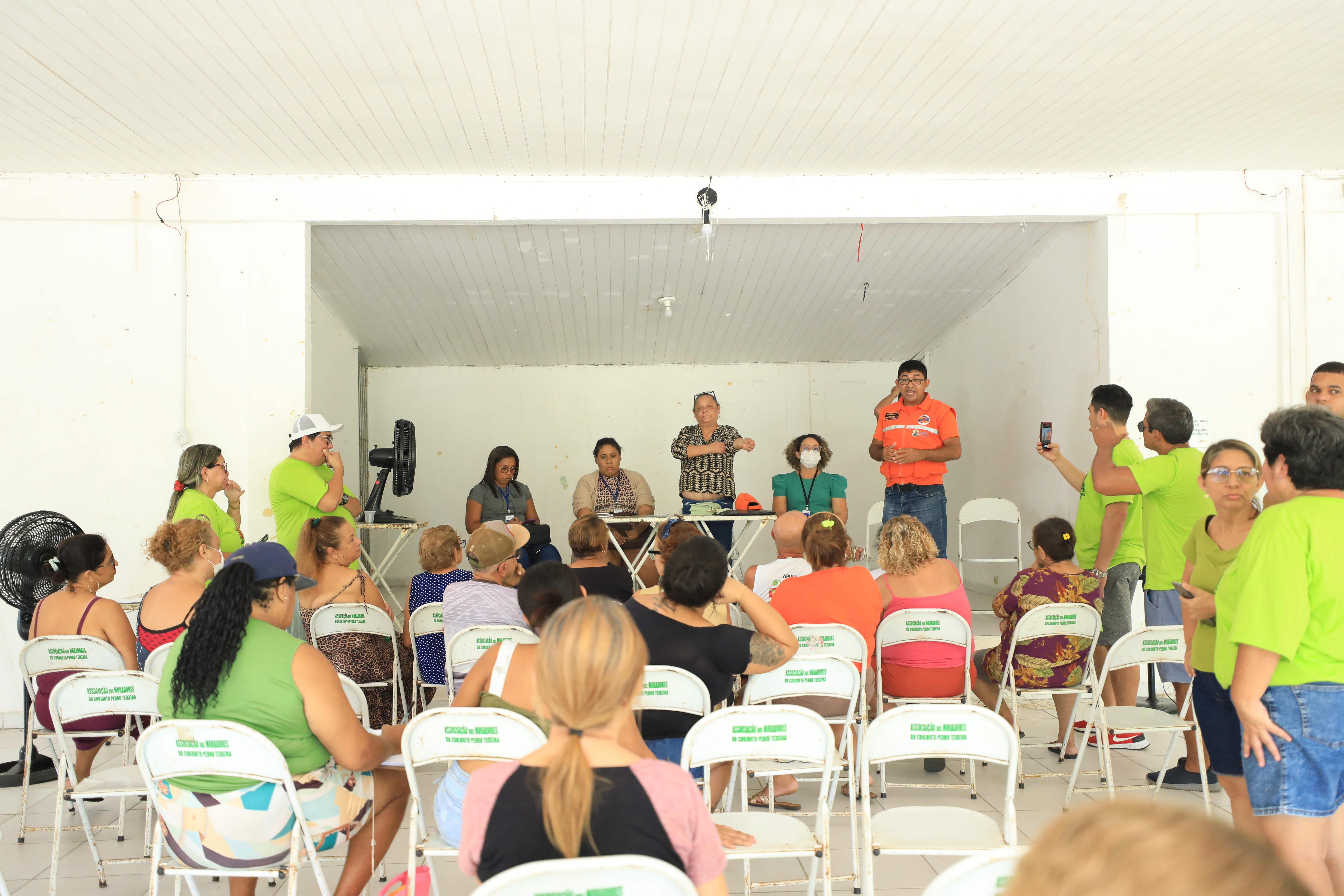 Órgãos da Prefeitura de Belém orientam moradores sobre acesso a auxílios pós-vendaval