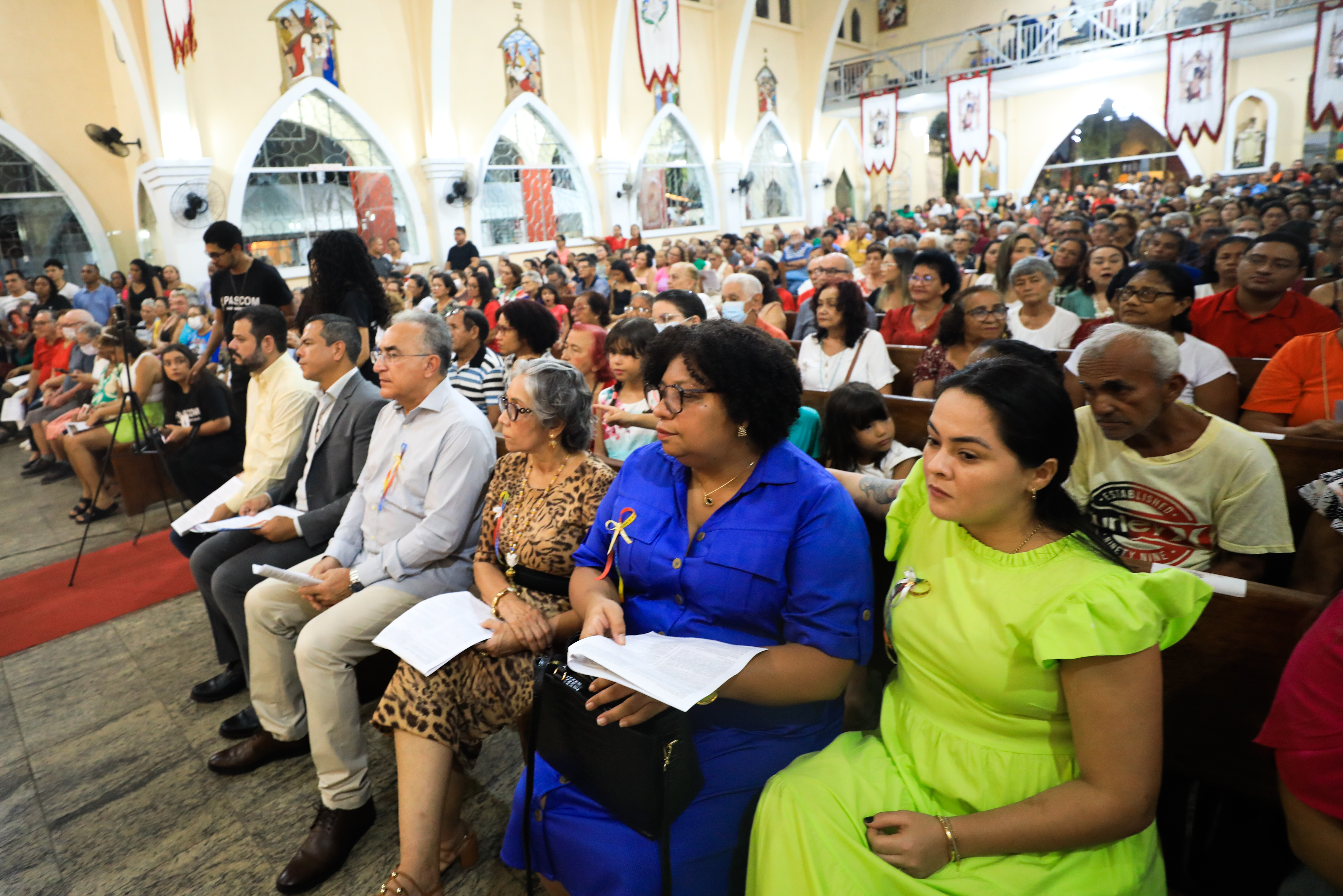 Prefeitura entrega título definitivo de propriedade da paróquia de São Sebastião à Arquidiocese de Belém