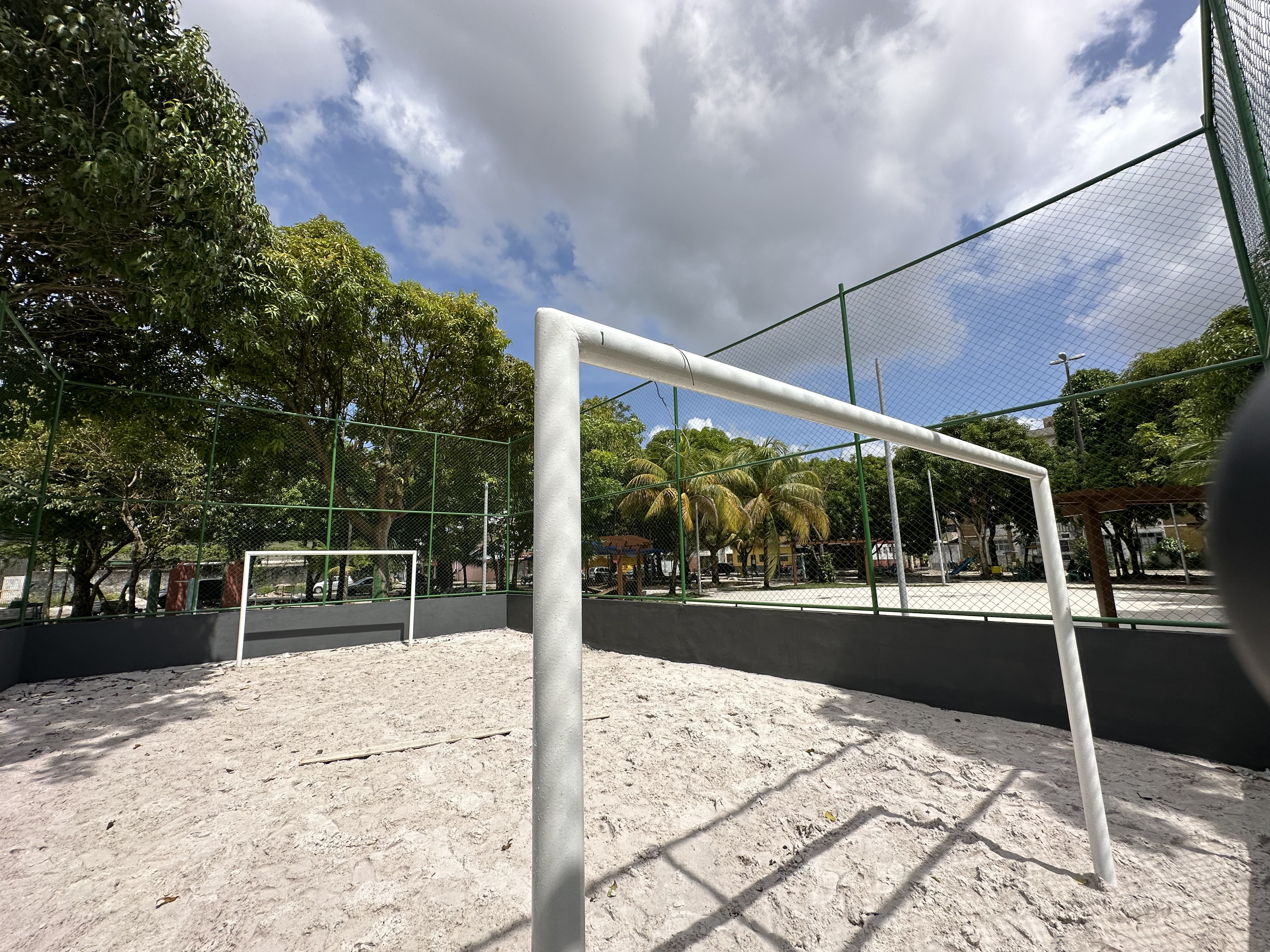 Obra de revitalização da Praça do Jaú, na Sacramenta, está com 85% dos serviços concluídos