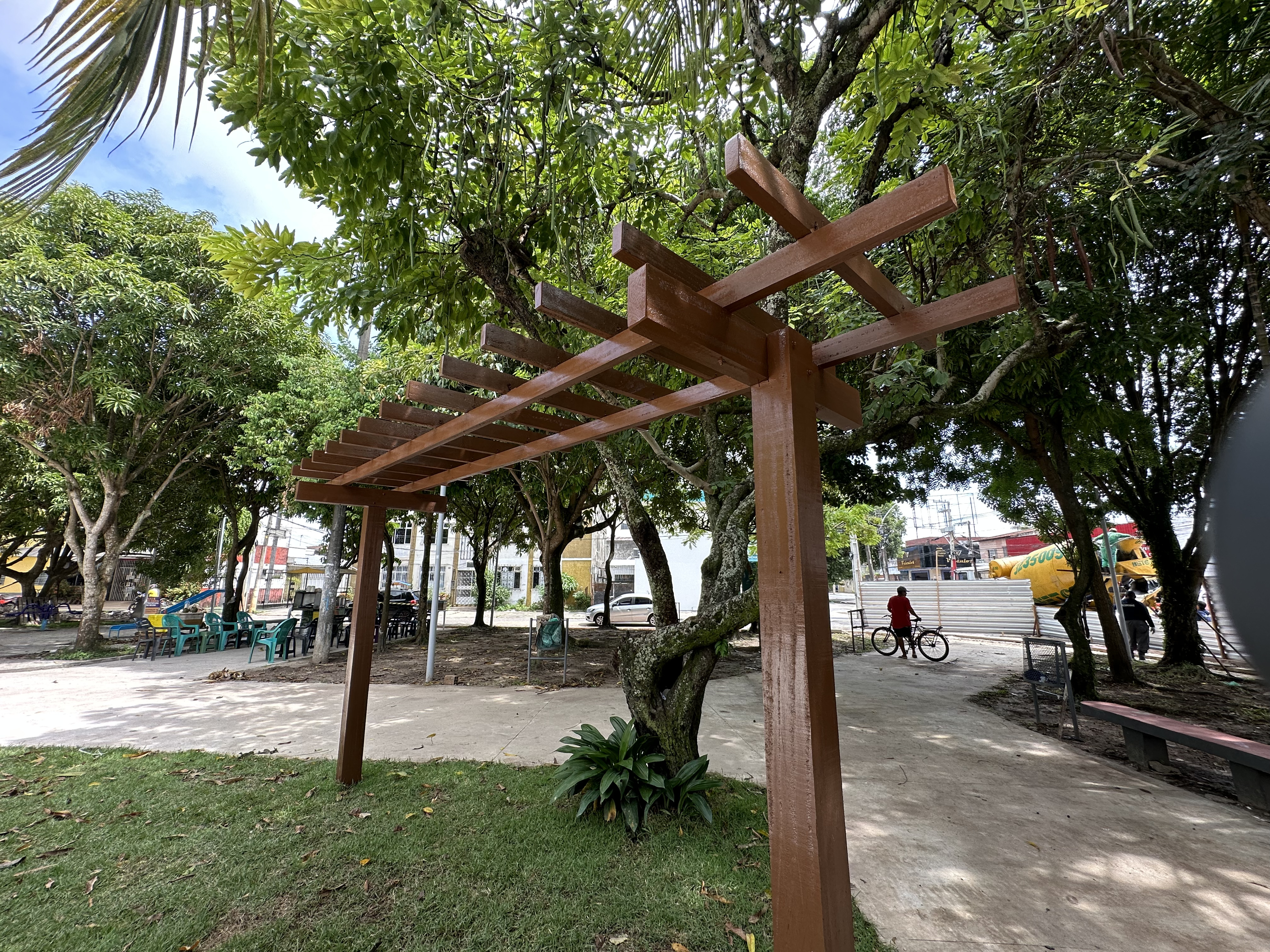 Obra de revitalização da Praça do Jaú, na Sacramenta, está com 85% dos serviços concluídos