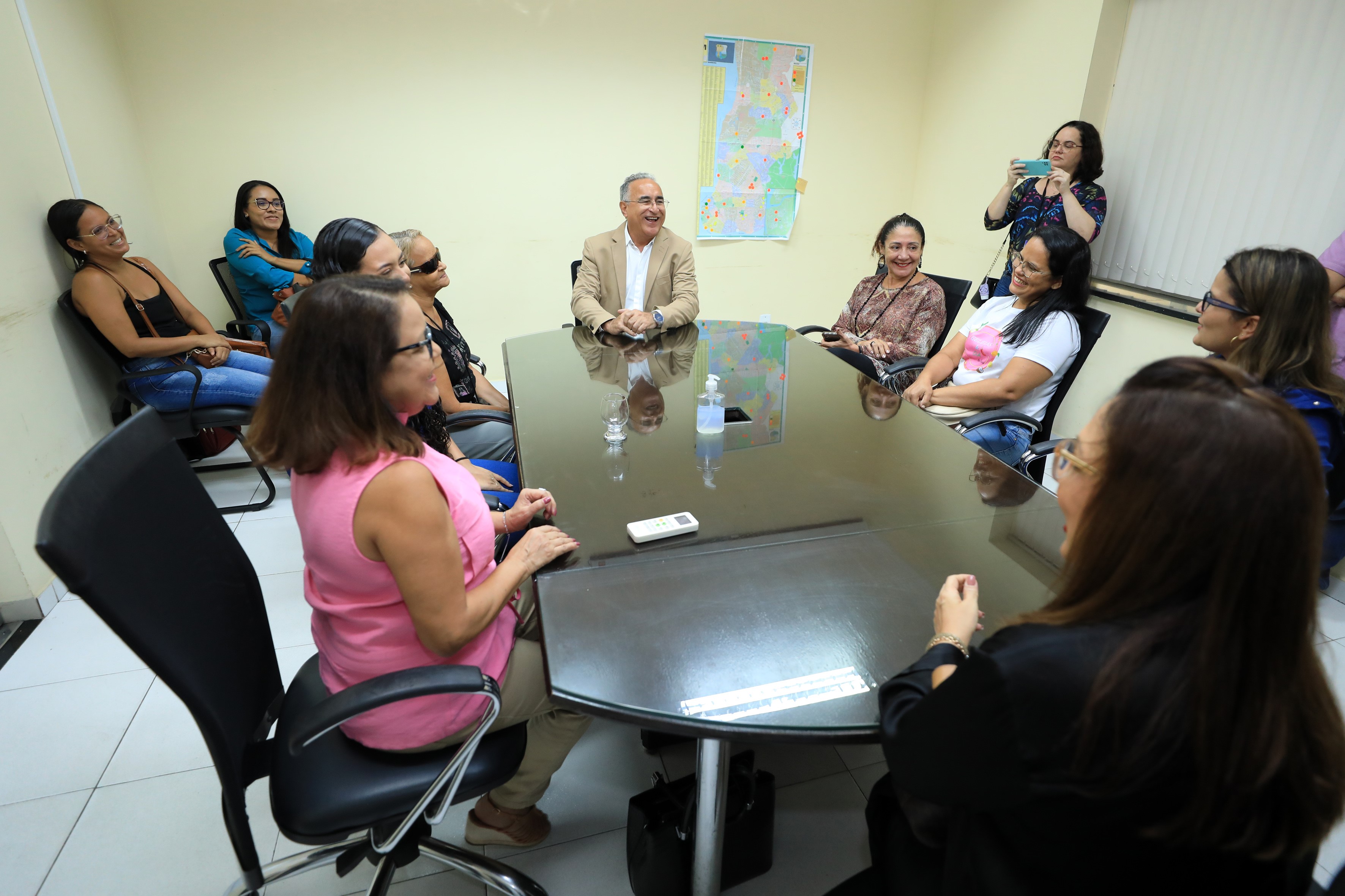 Prefeitura de Belém e Unama entregam bolsas integrais de ensino a mulheres atendidas em programas municipais