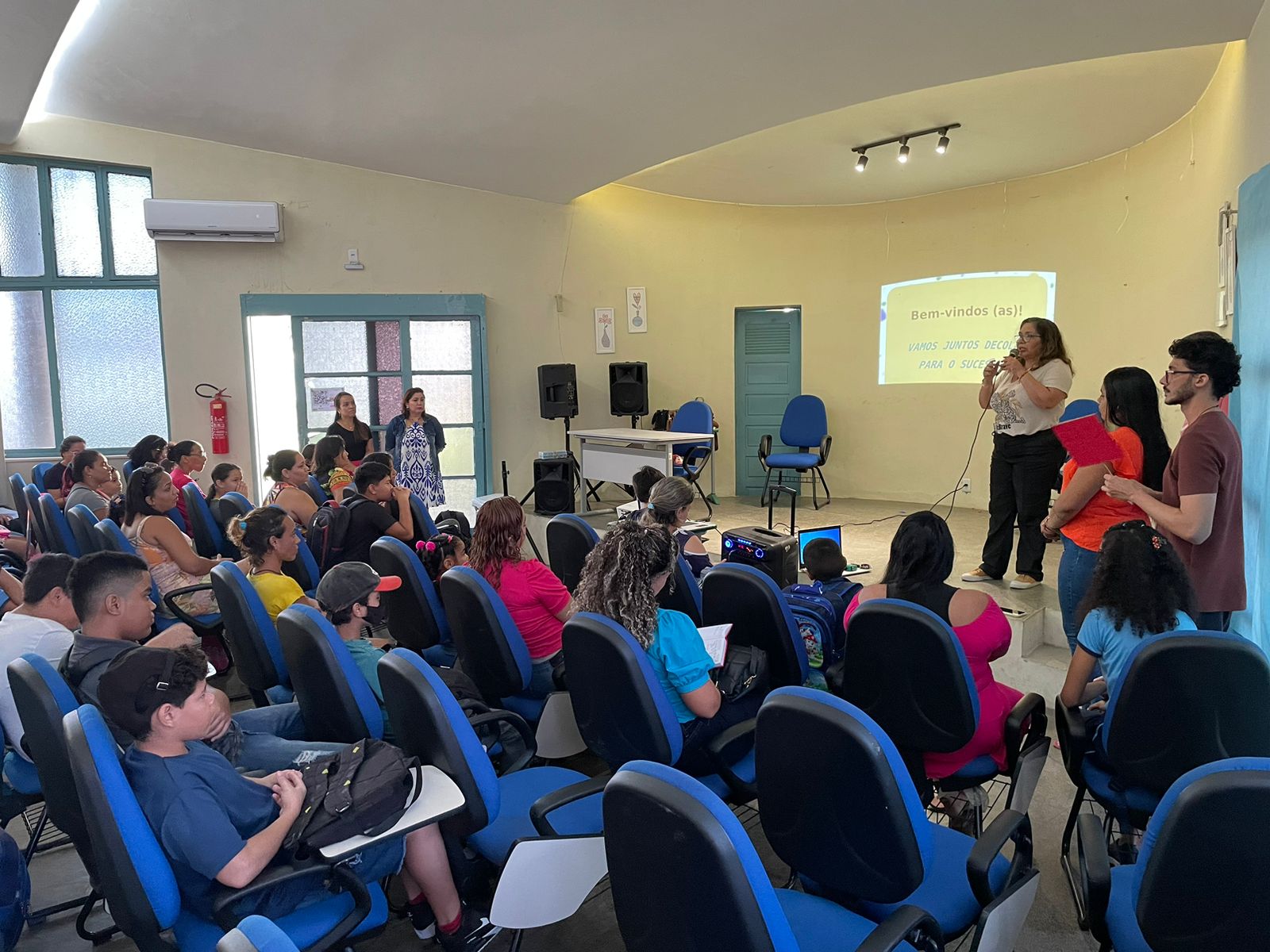 Escolas municipais iniciam ano letivo de 2024 com acolhida aos estudantes e suas famílias