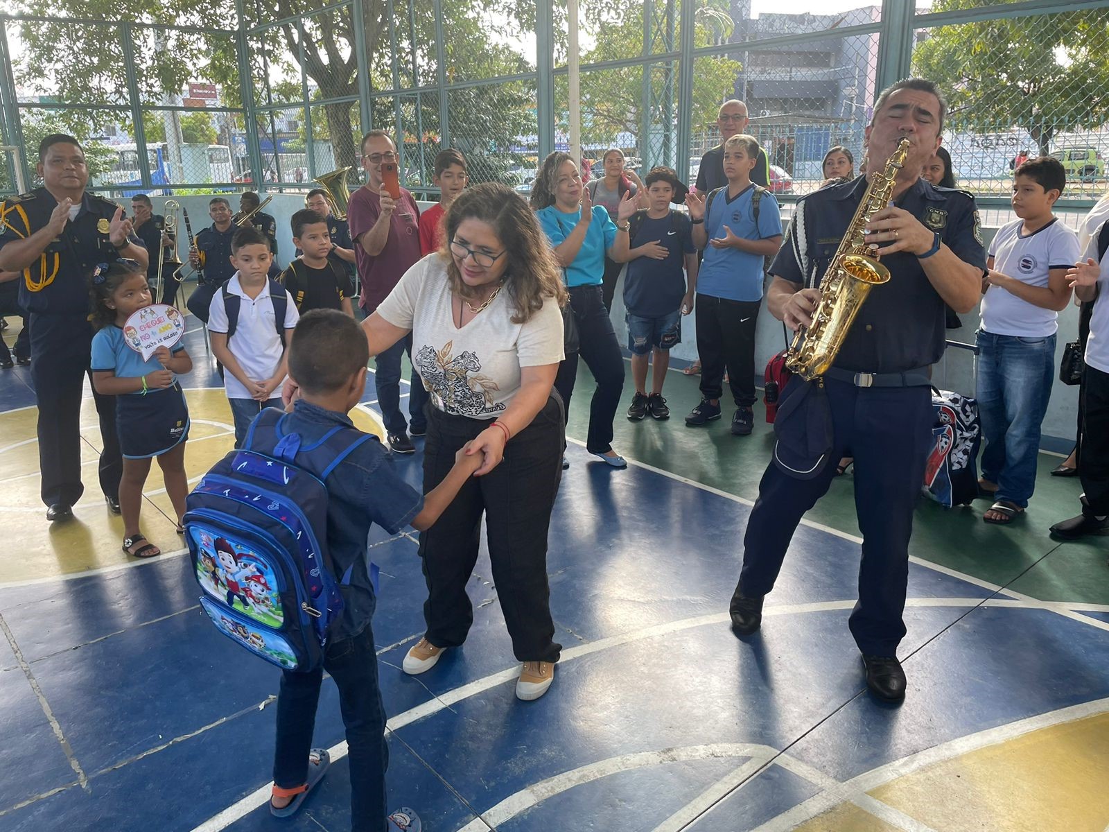 Escolas municipais iniciam ano letivo de 2024 com acolhida aos estudantes e suas famílias