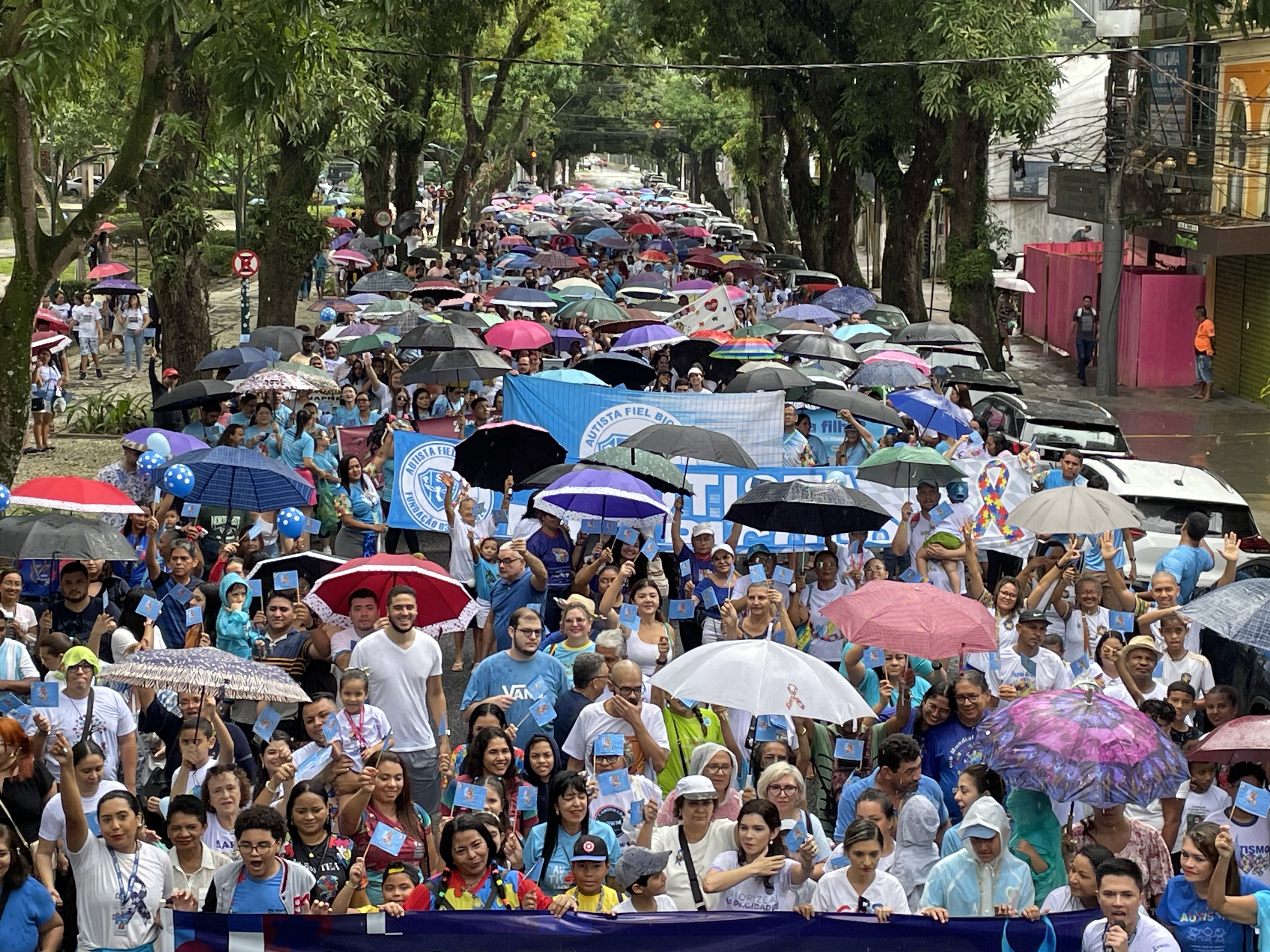 Prefeitura participa da caminhada sobre o autismo e reafirma o compromisso com a inclusão em Belém