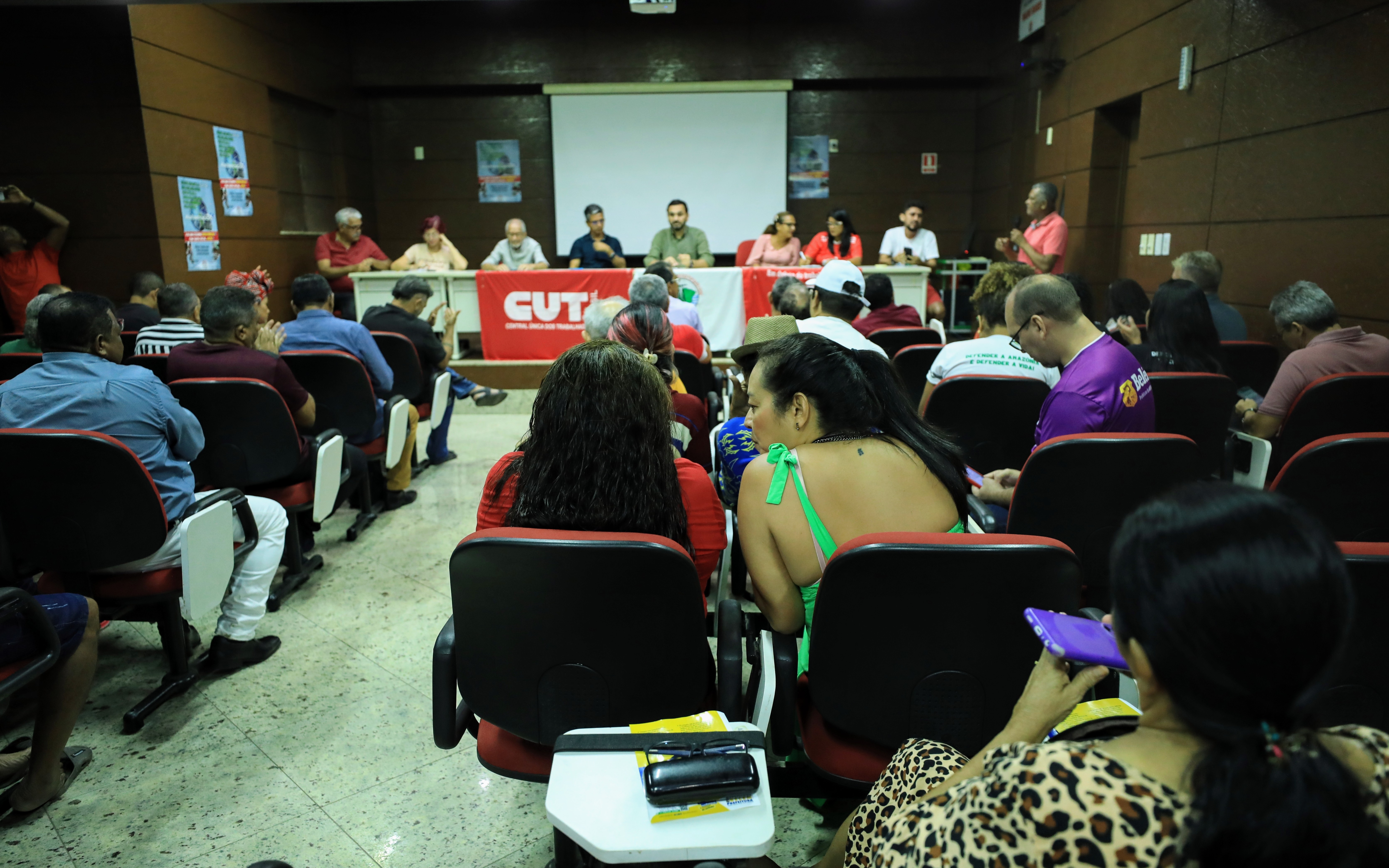 Movimentos sociais e sindicais esclarecem dúvidas sobre o novo sistema de coleta de lixo em Belém