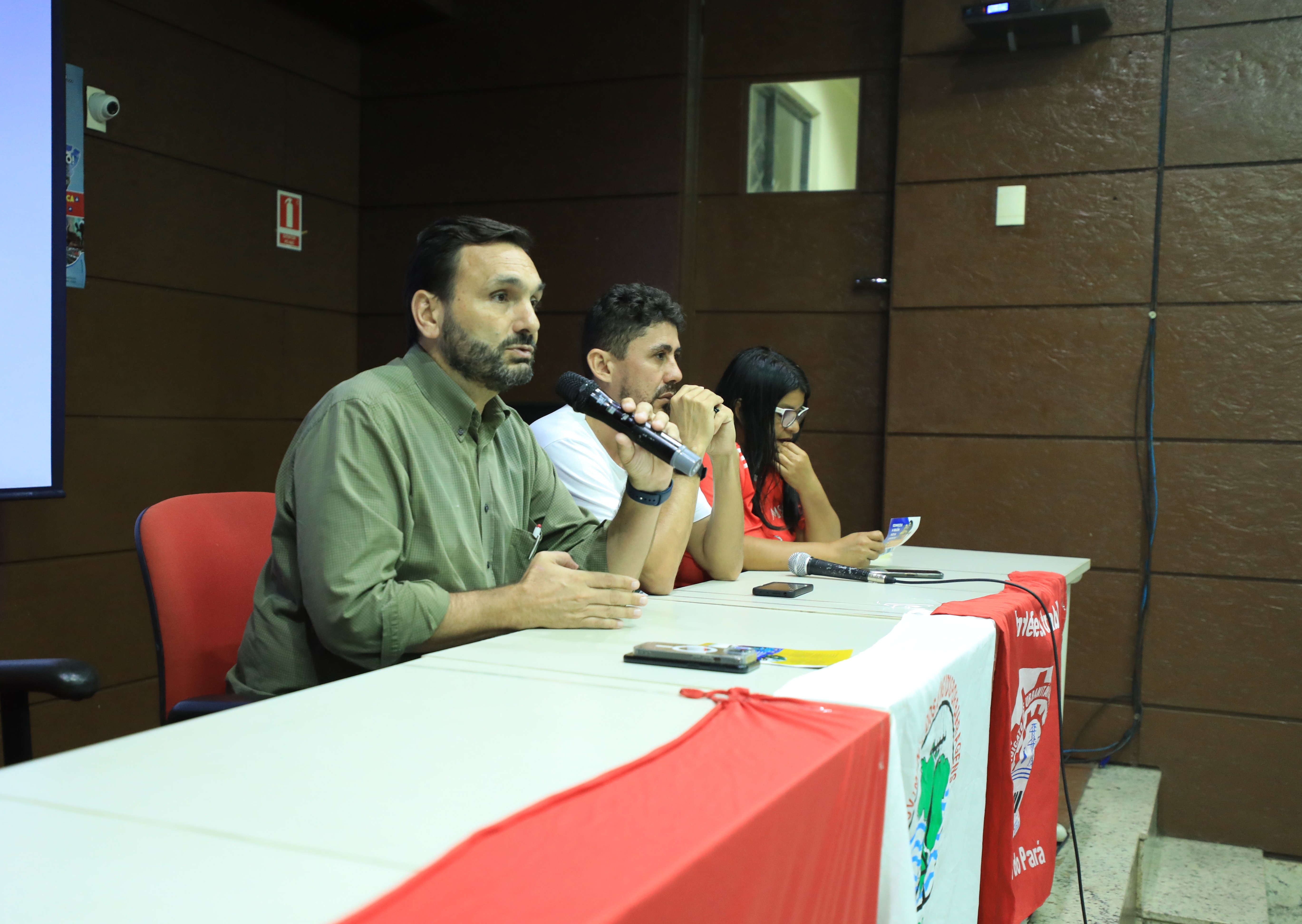 Movimentos sociais e sindicais esclarecem dúvidas sobre o novo sistema de coleta de lixo em Belém