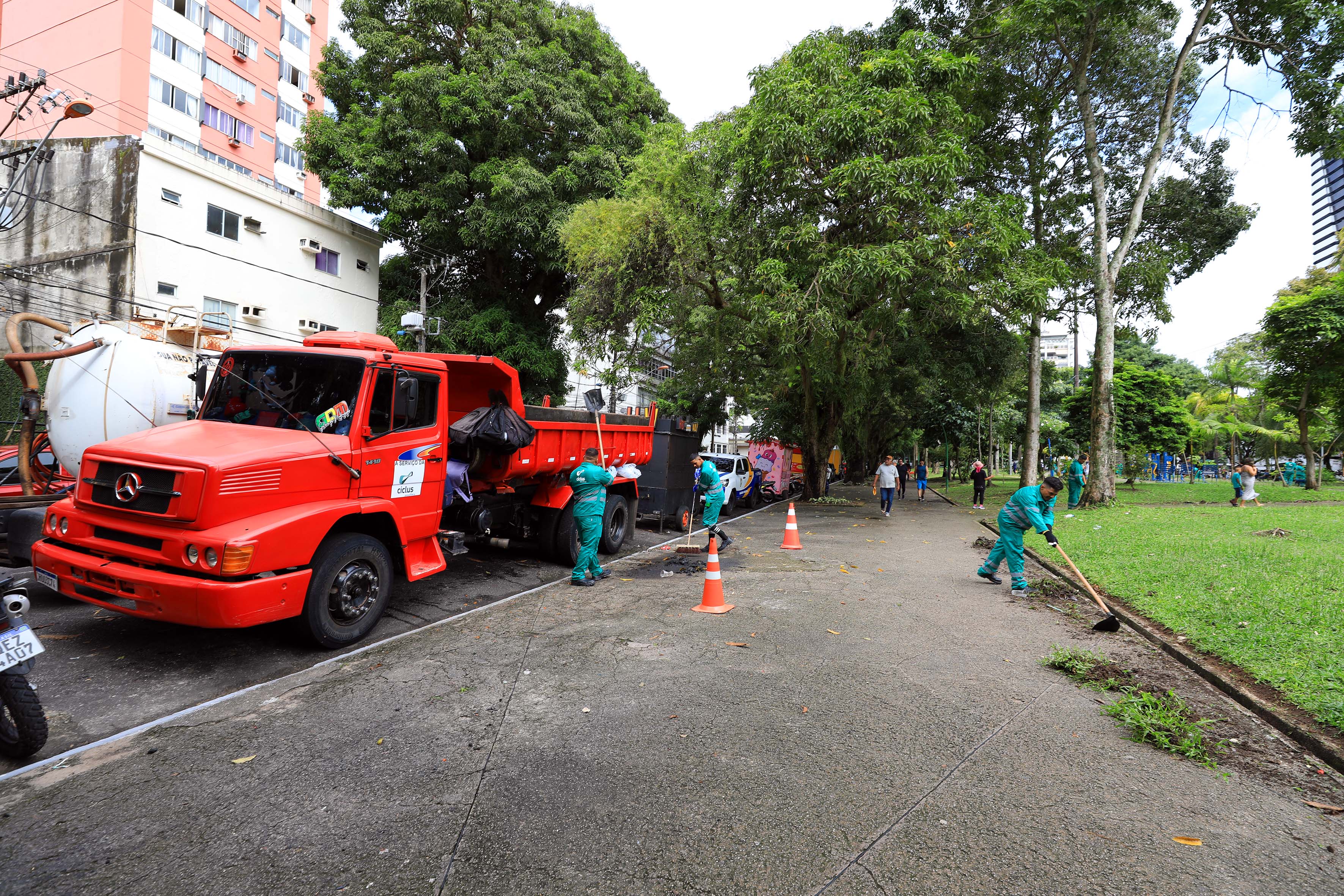 Prefeitura de Belém dá início ao novo sistema de limpeza urbana na cidade
