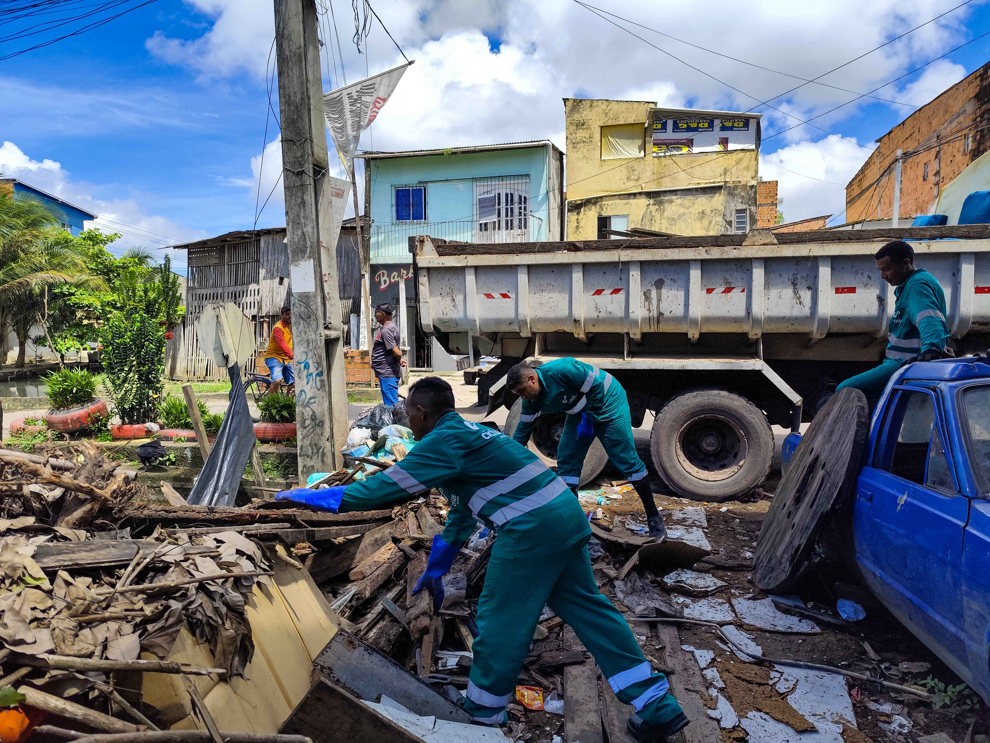 Moradores de bairros da capital já percebem mudanças com o novo sistema de limpeza urbana de Belém