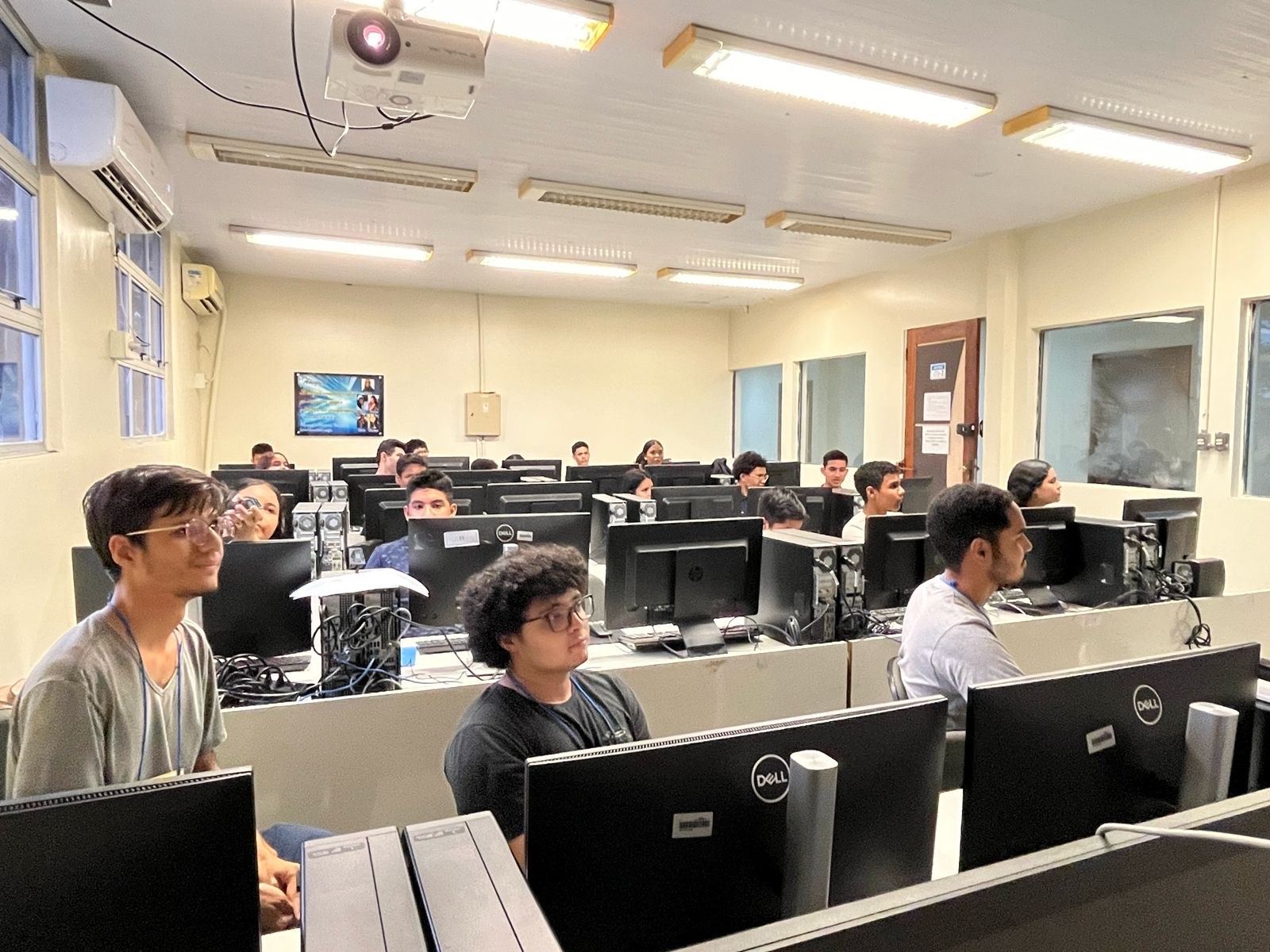 Oficina do Futuro tem primeira aula para formação de jovens programadores