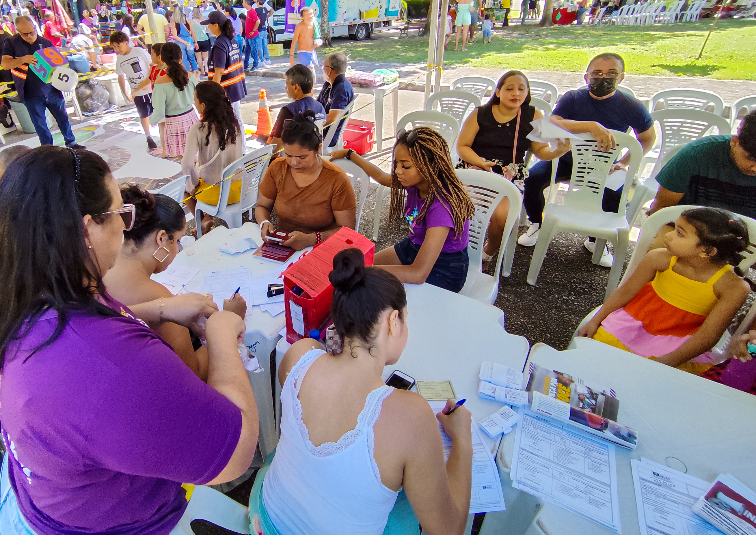 Trabalhadores reivindicam um Brasil mais justo em ato com serviços públicos e cultura na Praça da República