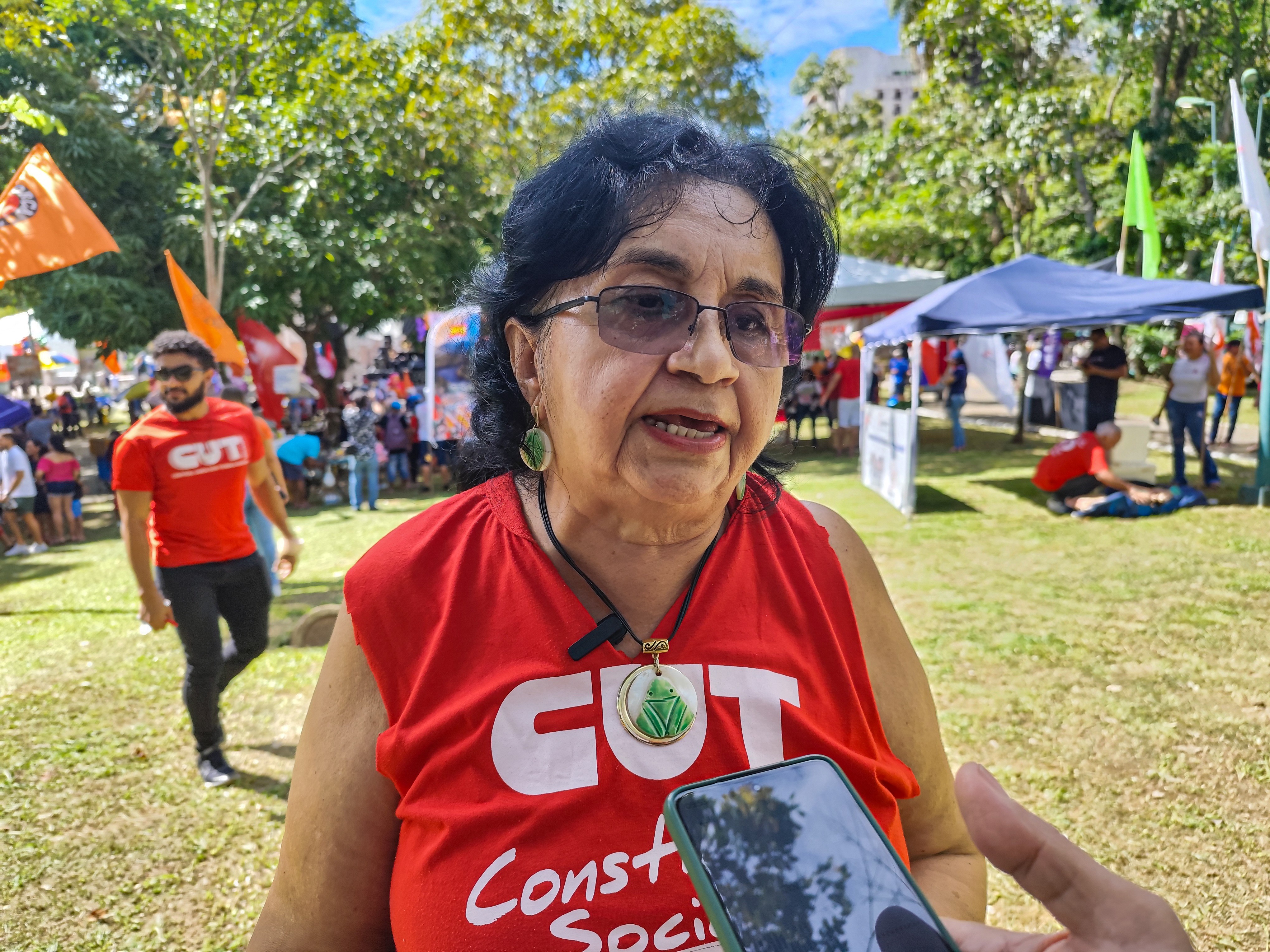Trabalhadores reivindicam um Brasil mais justo em ato com serviços públicos e cultura na Praça da República