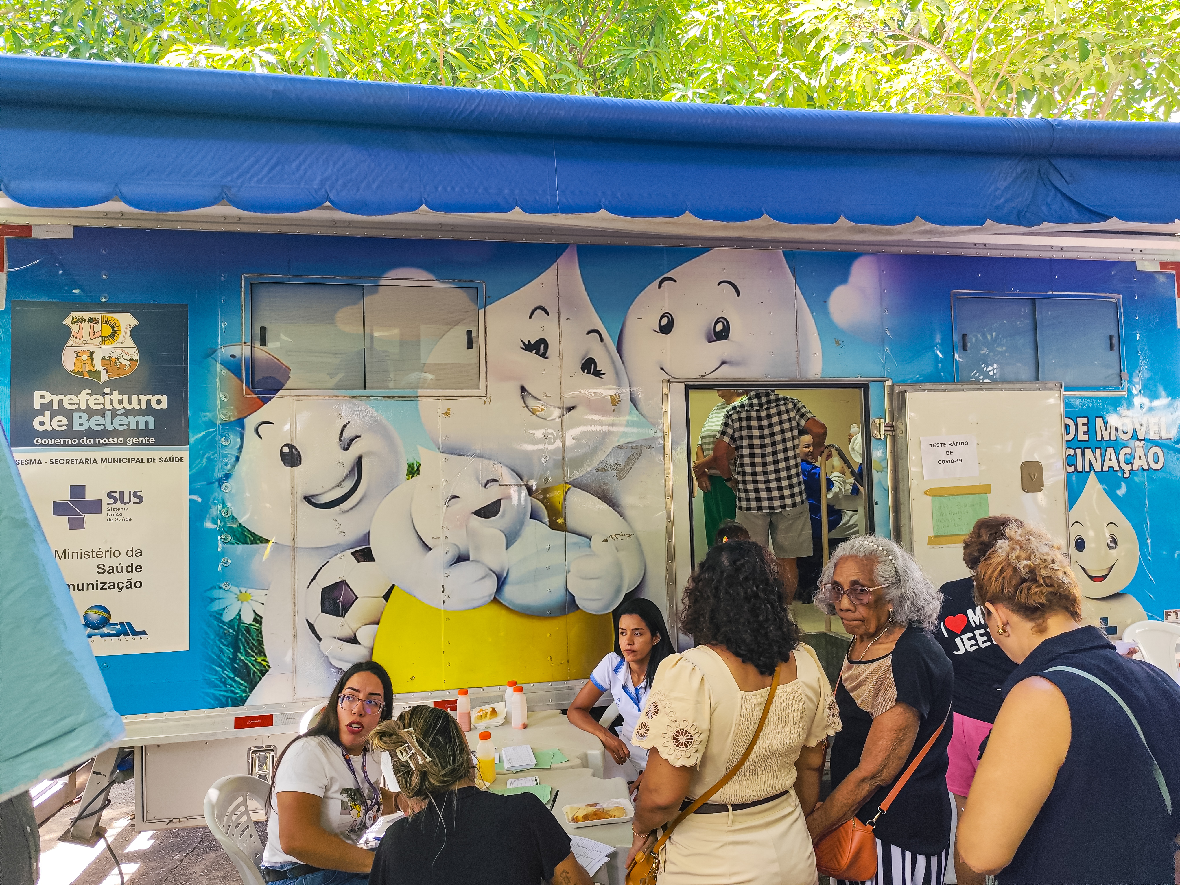 Trabalhadores reivindicam um Brasil mais justo em ato com serviços públicos e cultura na Praça da República