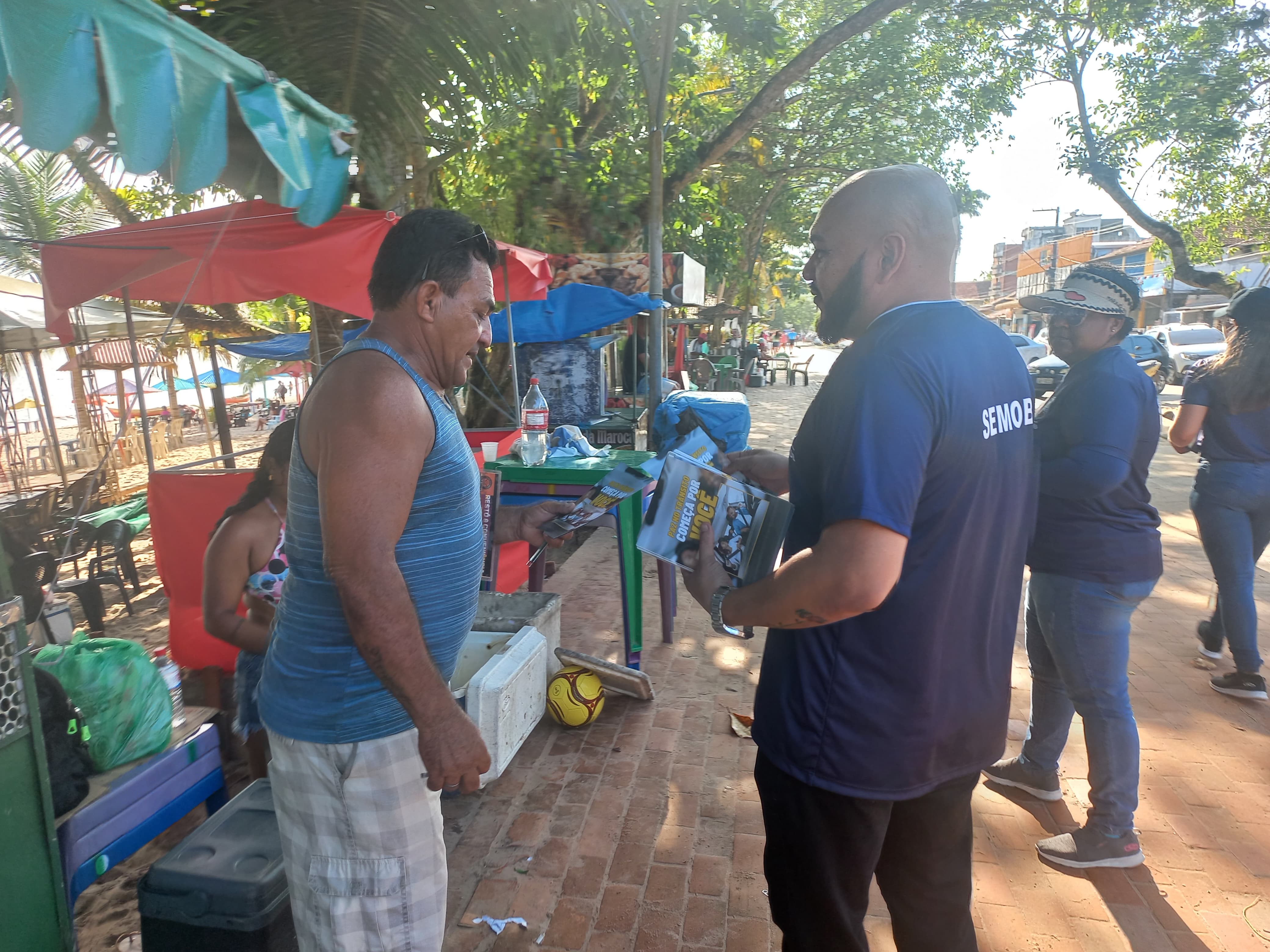 Prefeitura de Belém realiza ação de educação para o trânsito a condutores,  ciclistas e pedestres em Mosqueiro
