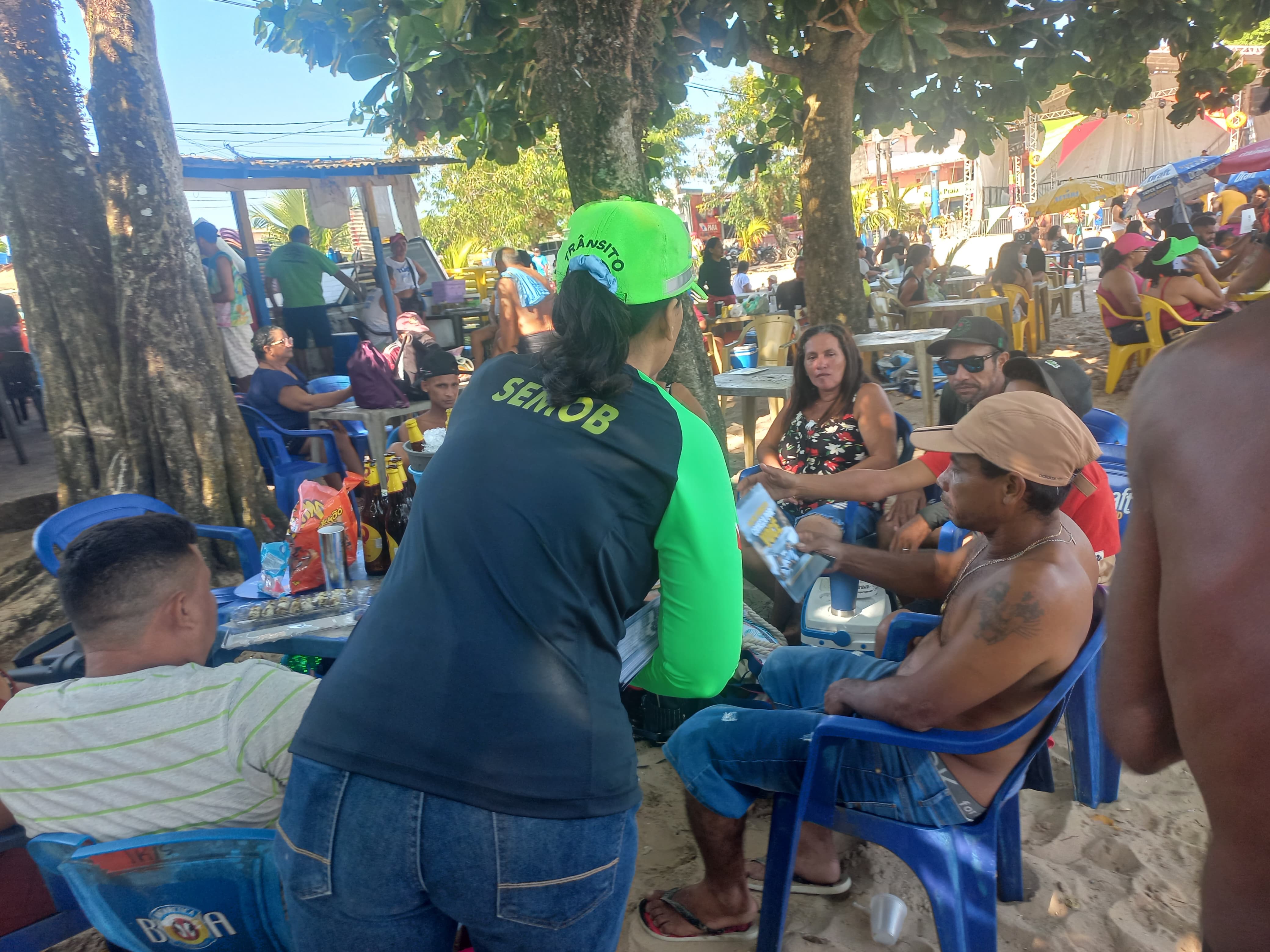 Ação de educação para o trânsito da Prefeitura realiza 800 abordagens em praias do Outeiro, neste domingo, 21