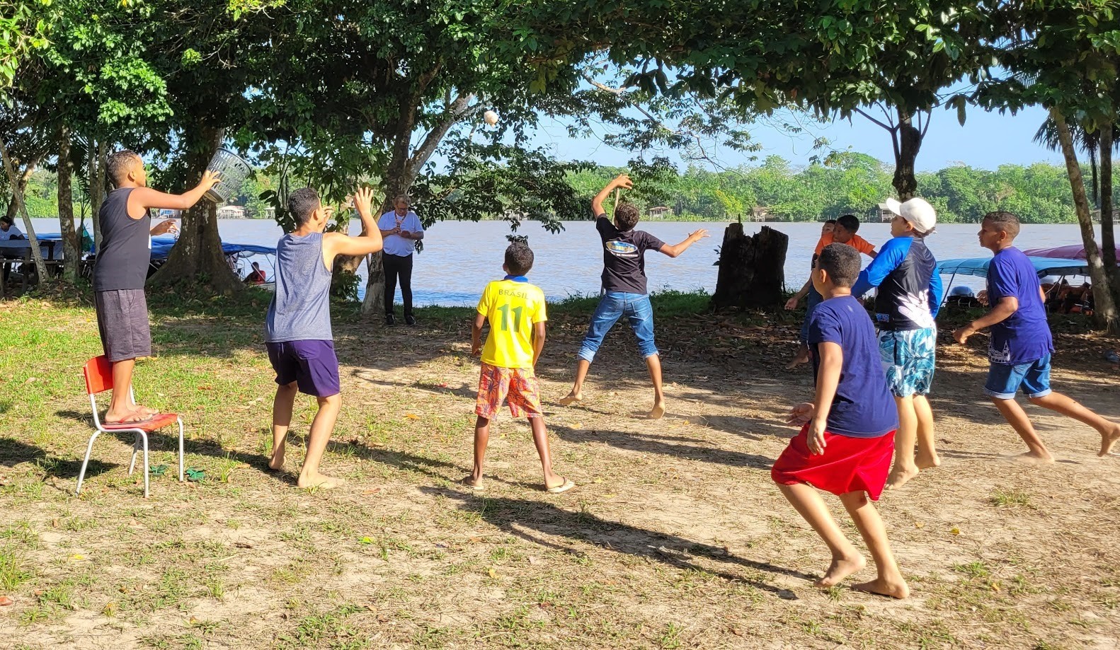 Estudantes da Ilha Grande participam dos Jogos de Verão com modalidades adaptadas à cultura local