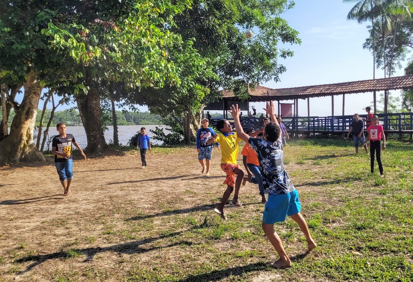 Estudantes da Ilha Grande participam dos Jogos de Verão com modalidades adaptadas à cultura local