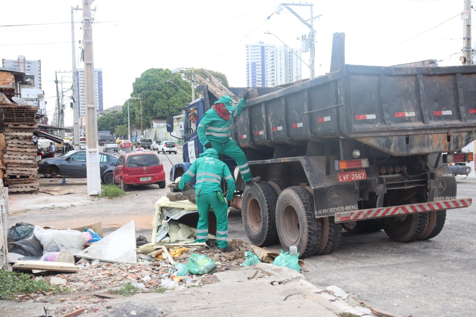 Ação municipal integrada fiscaliza descarte irregular de lixo nesta terça-feira, 13, em Belém
