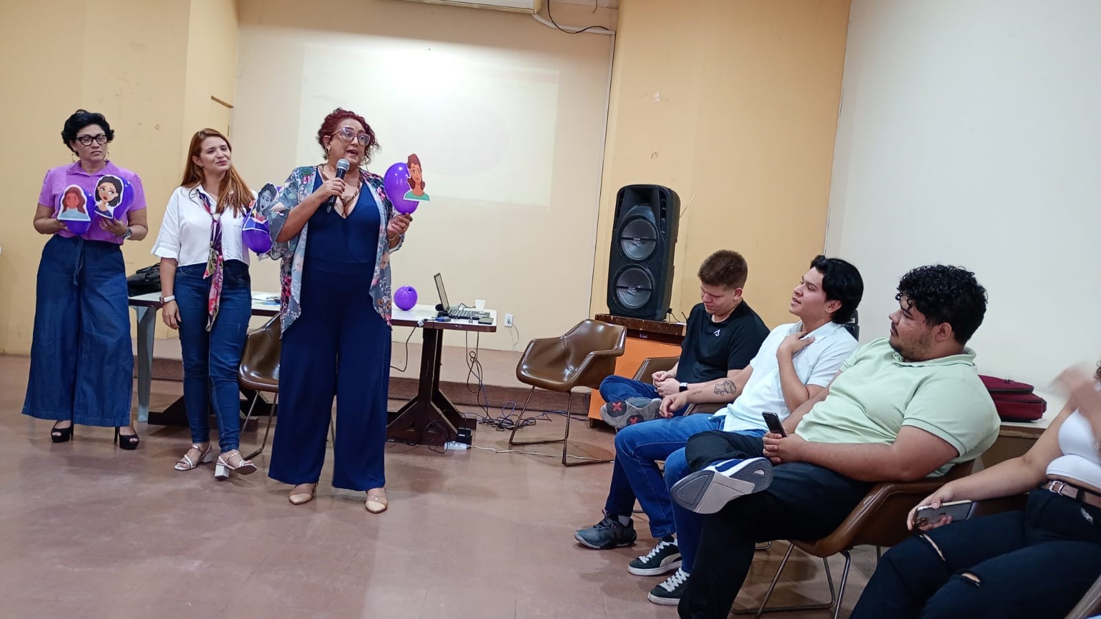 Servidores da Codem discutem combate à violência doméstica e proteção às mulheres