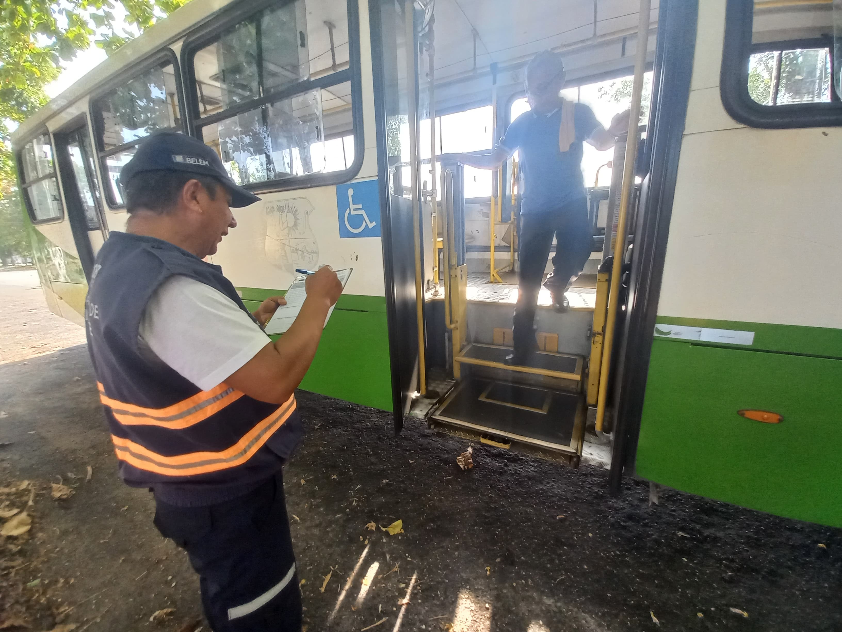 Linhas de ônibus urbanos são fiscalizadas pelo município para assegurar acessibilidade à população