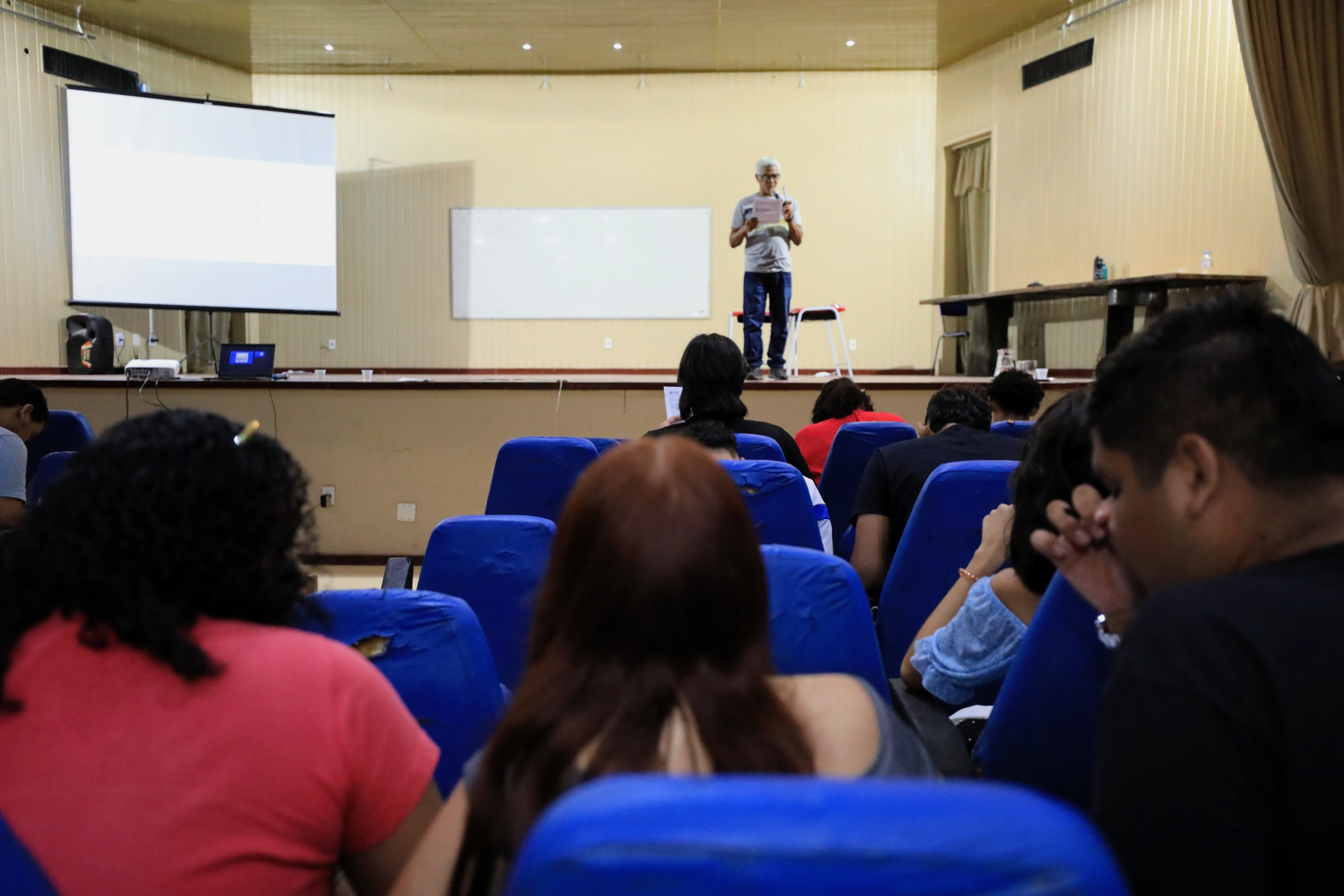 Alunos da Escola Bosque participam de cursinho preparatório para o Enem