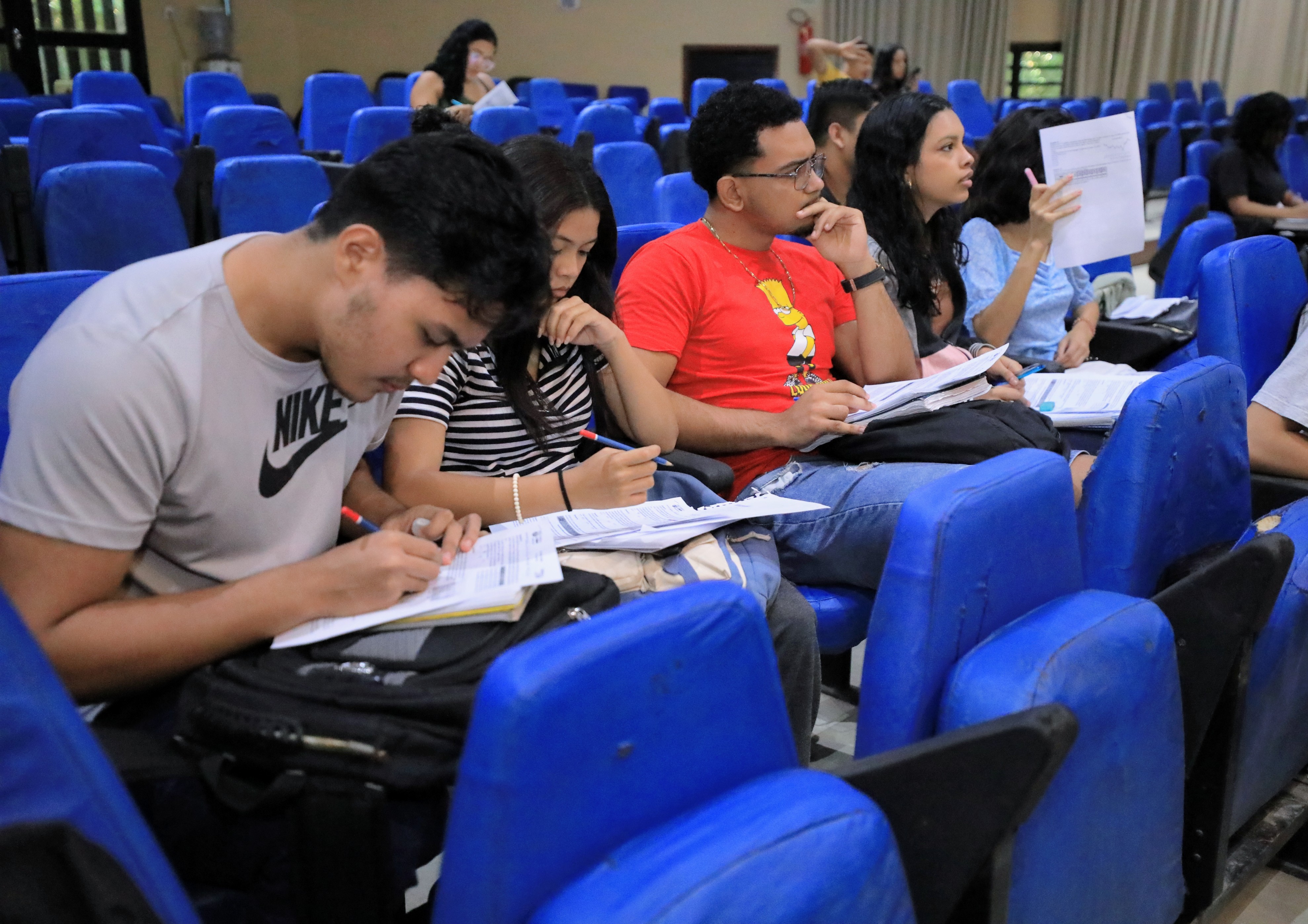 Alunos da Escola Bosque participam de cursinho preparatório para o Enem
