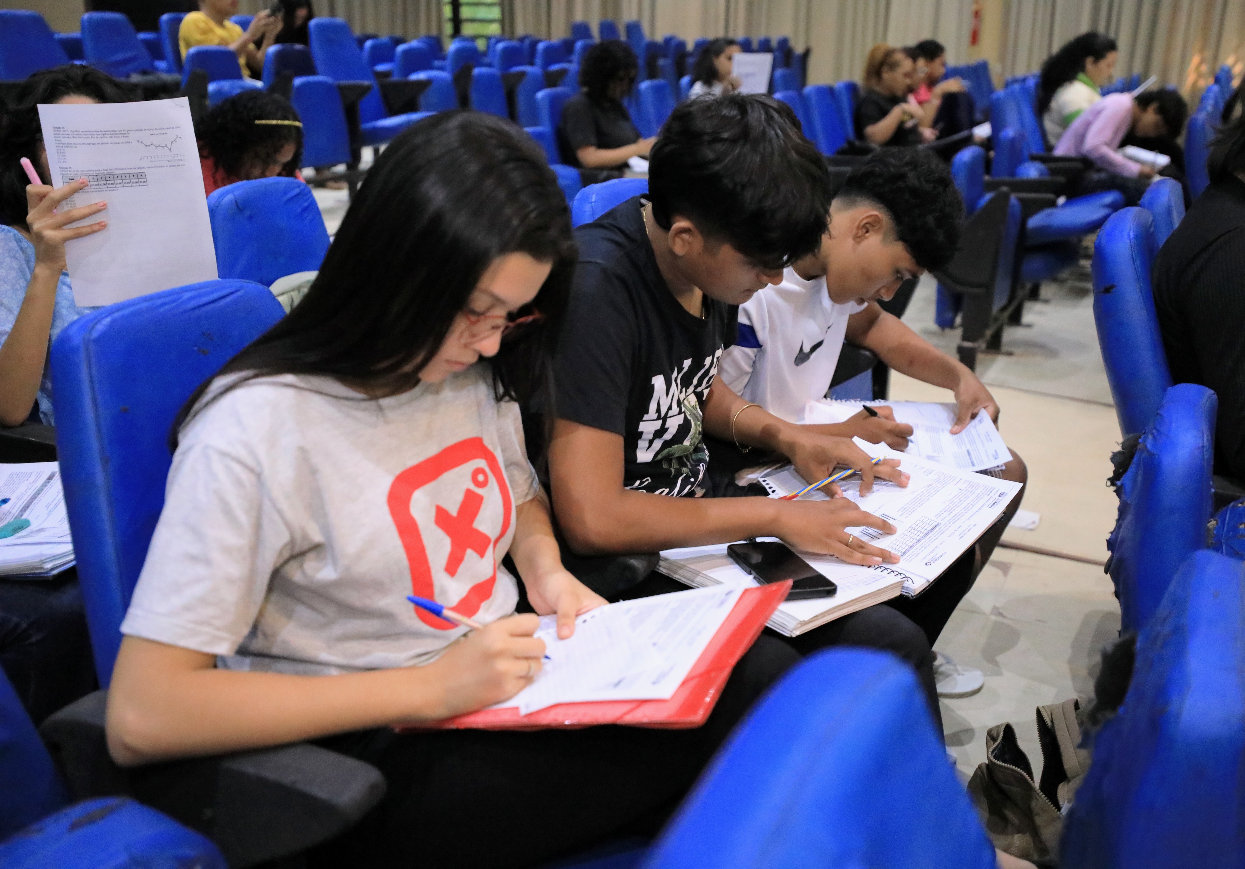 Alunos da Escola Bosque participam de cursinho preparatório para o Enem