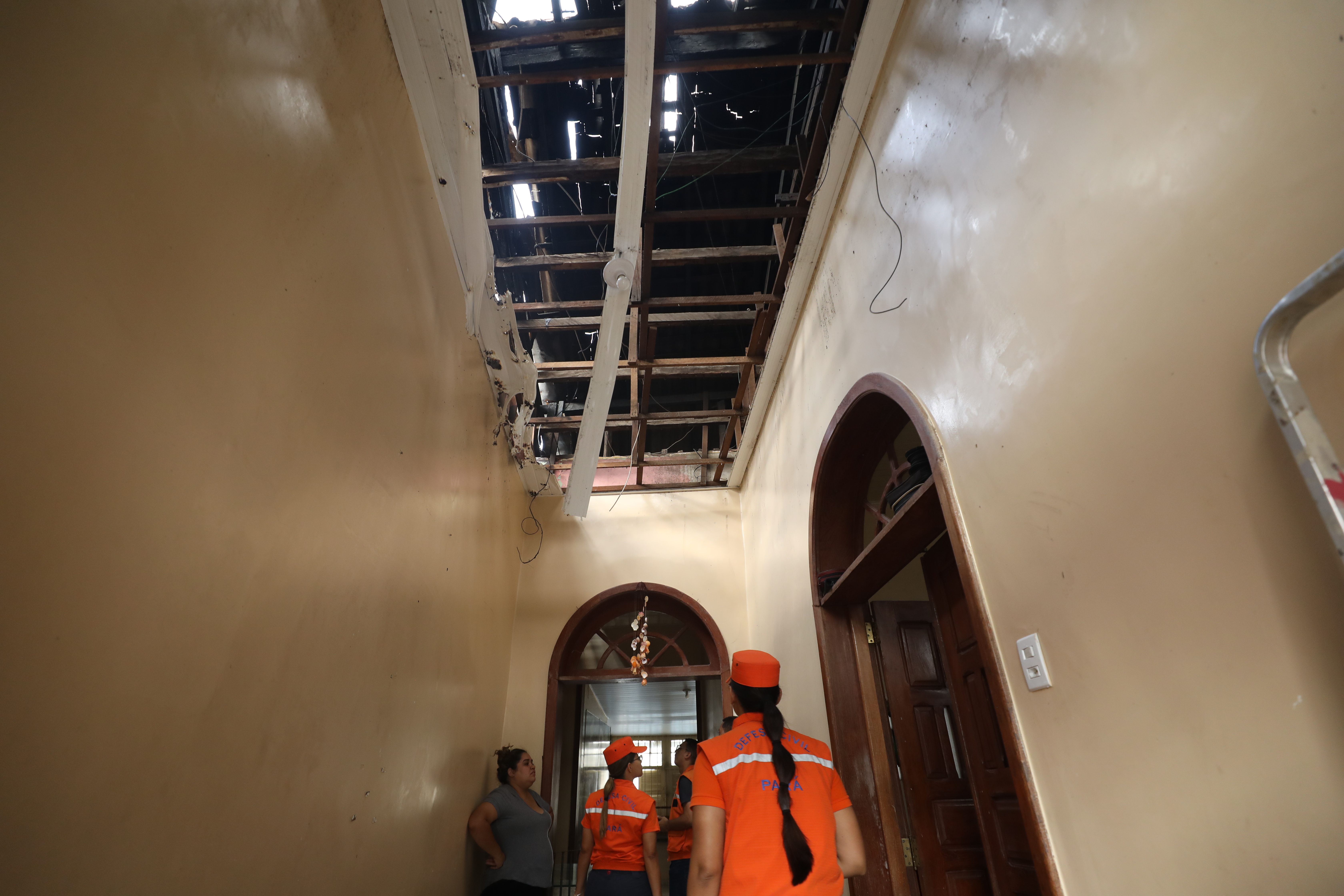 Defesa Civil de Belém realiza vistoria em imóvel que sofreu incêndio neste sábado, 21