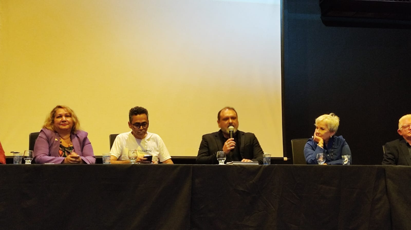 Professores  da rede municipal participam de formação sobre ensinos e saberes das linguagens amazônicas