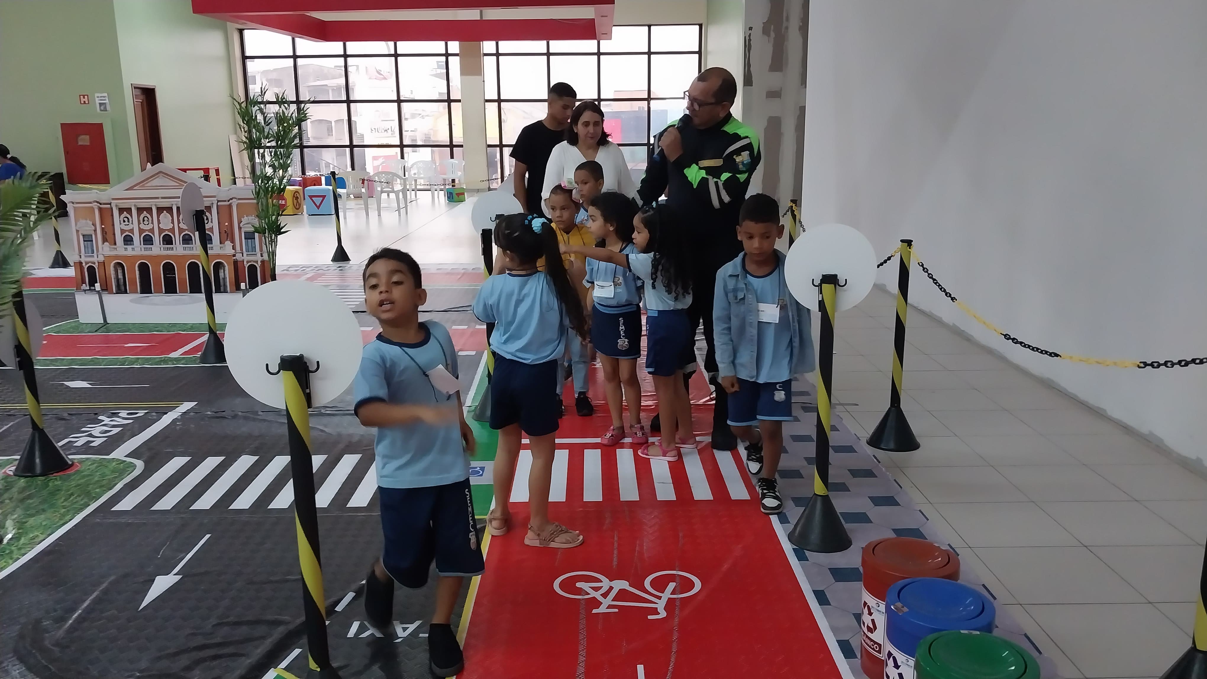 Semana Nacional de Trânsito termina com 140 orientações para crianças na Minicidade Educativa