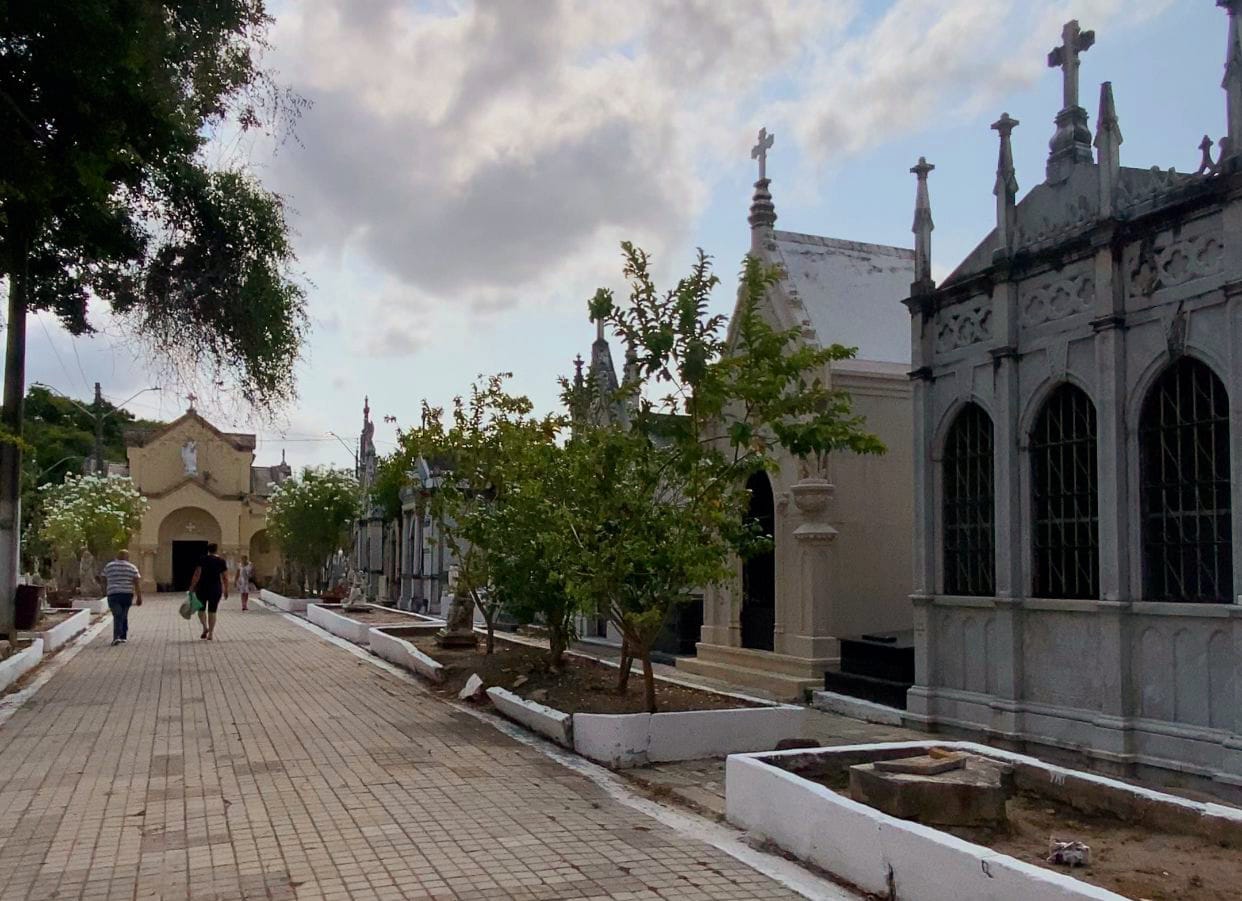 Cemitérios Santa Izabel e São Jorge estão prontos para receber 65 mil visitantes a partir desta sexta-feira,1º
