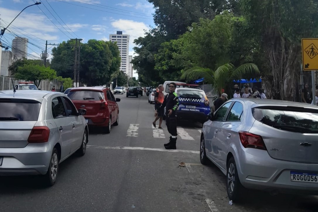 Organização no trânsito e orientação garantem fluidez e segurança viária durante as visitas aos cemitérios