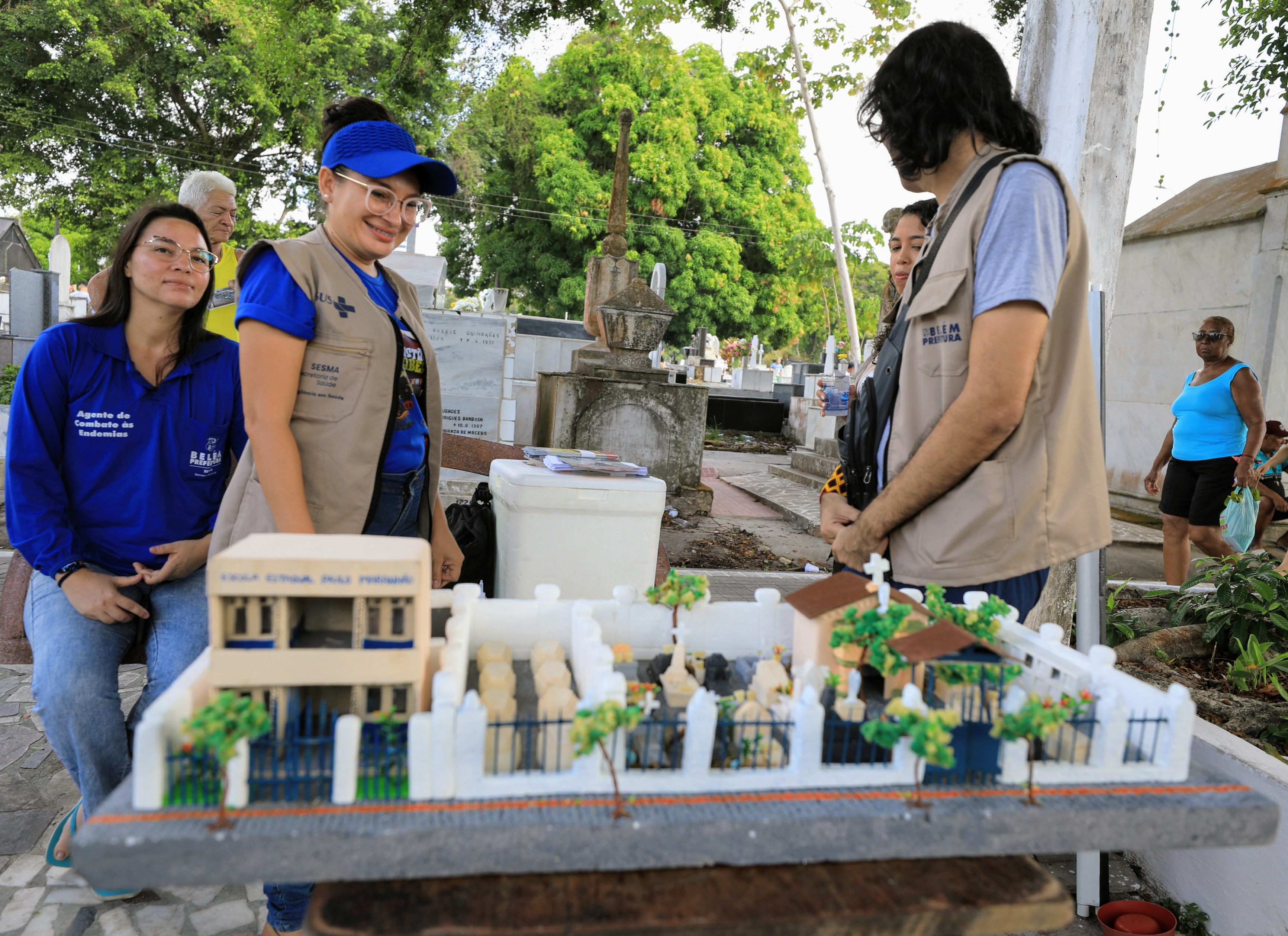 Movimento intenso nos cemitérios públicos marca o Dia de Finados em Belém