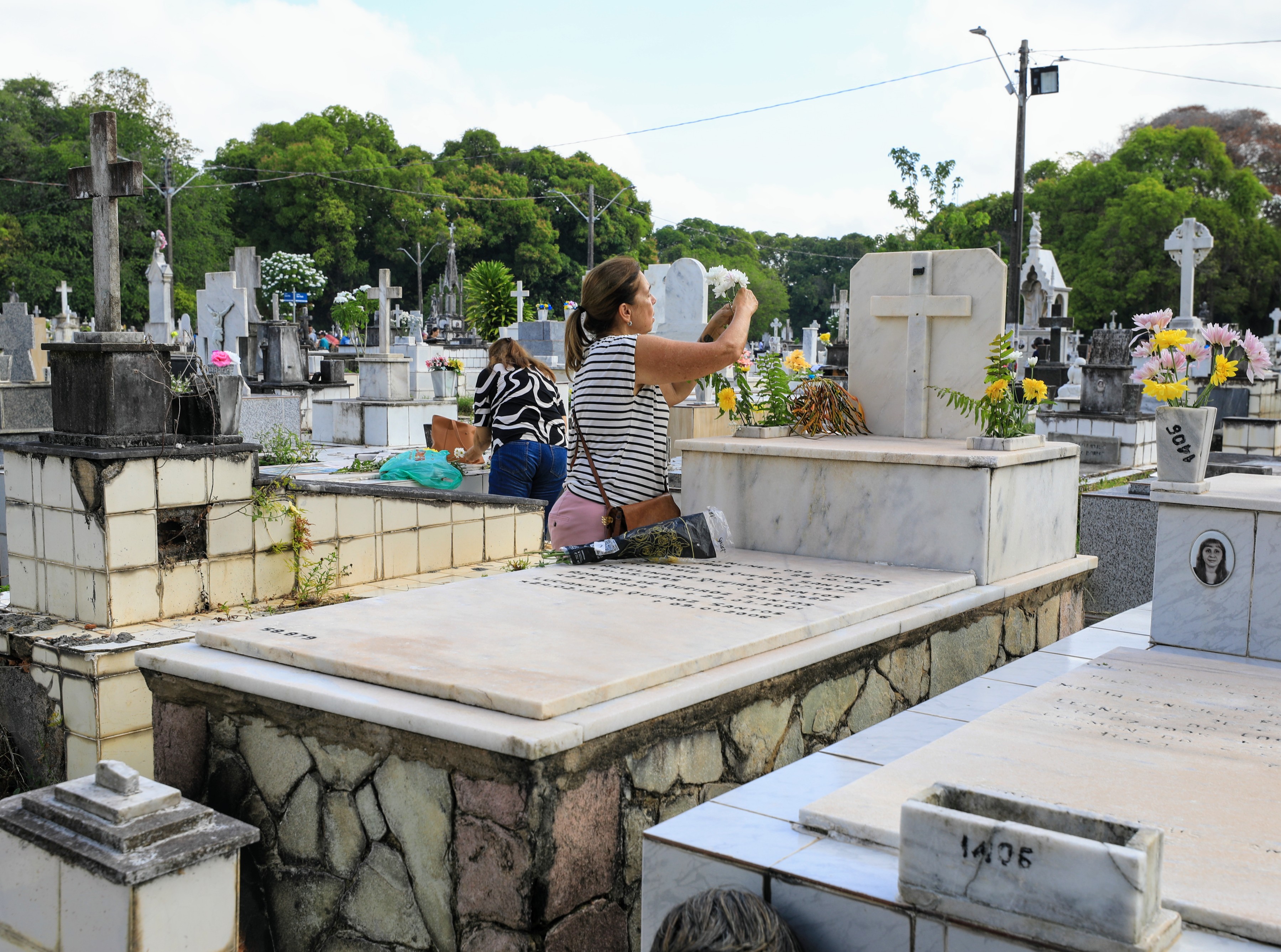 Movimento intenso nos cemitérios públicos marca o Dia de Finados em Belém